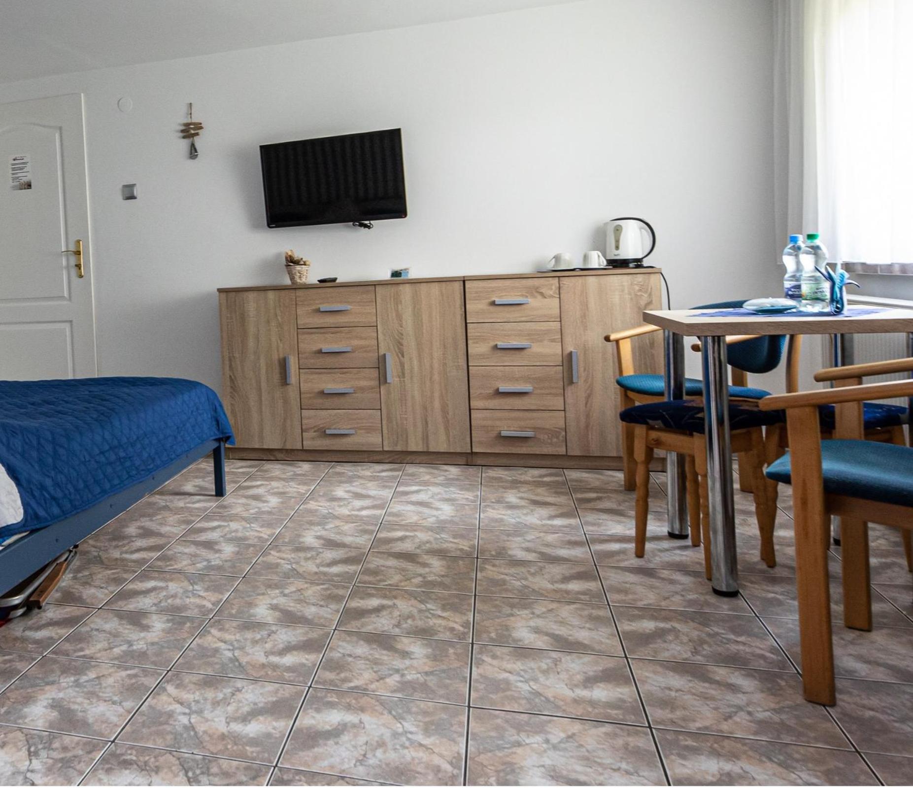 Family Room - Photo 3