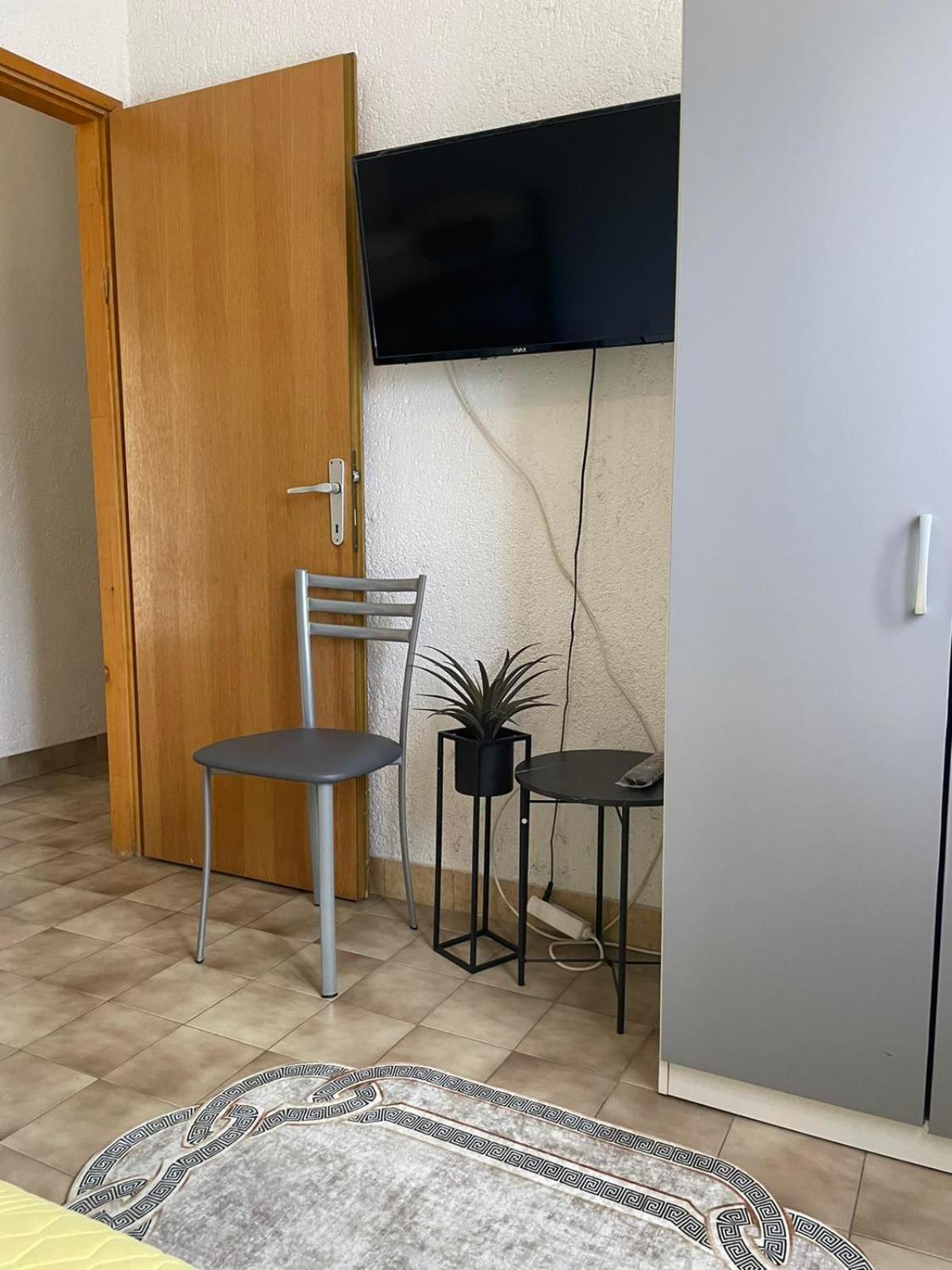 One-Bedroom Apartment - Photo 23