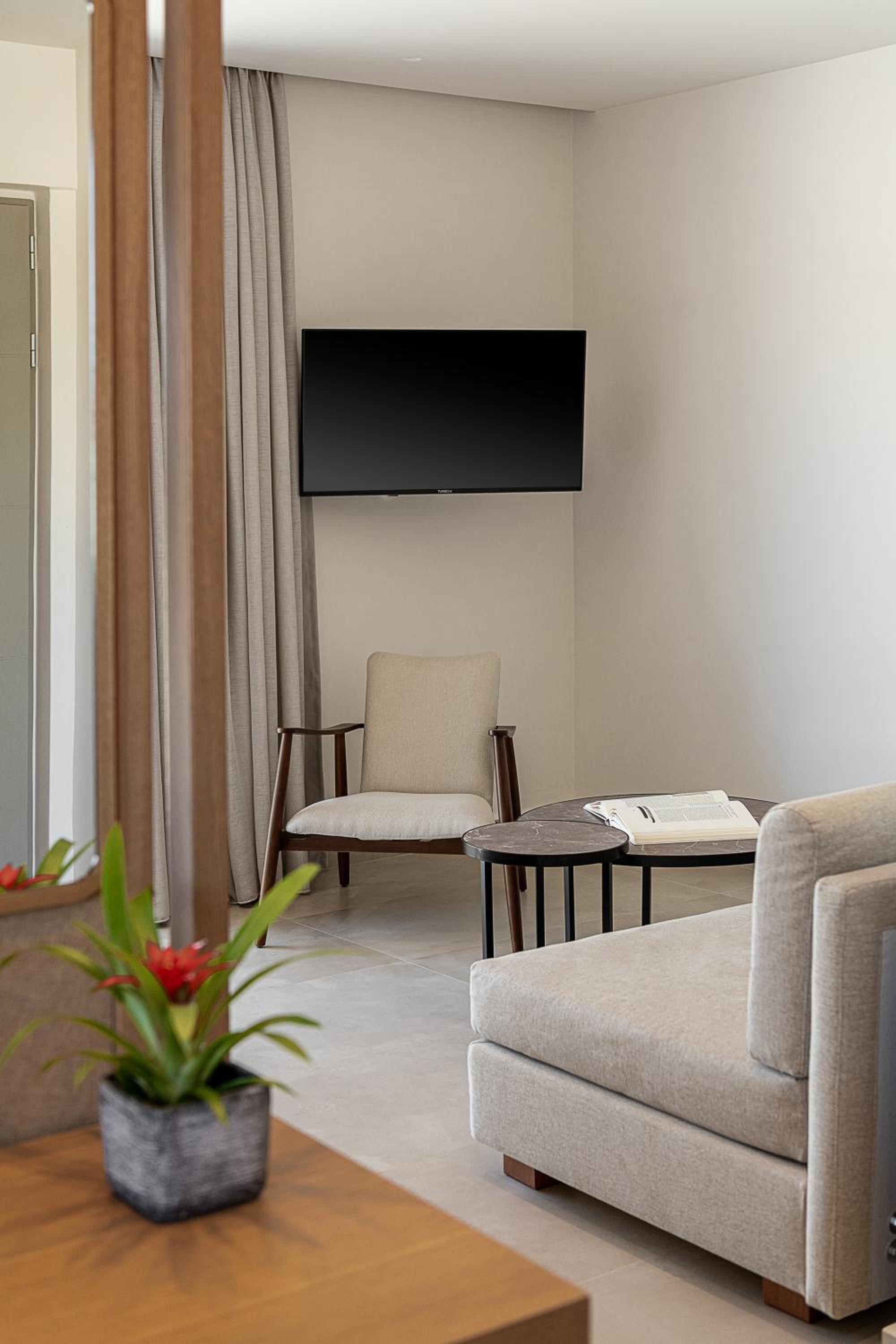 Premium Suite with outdoor plunge pool photo 2