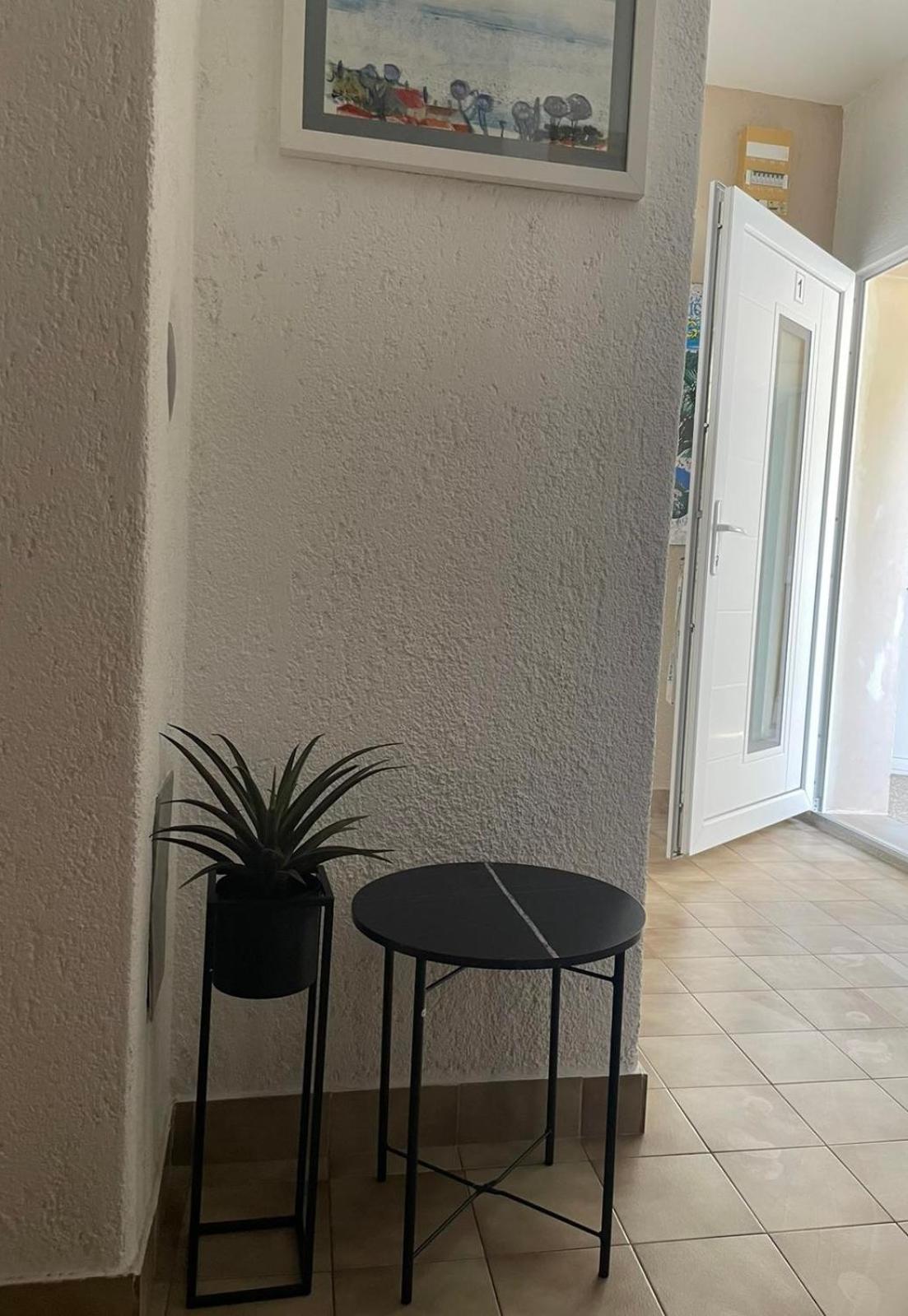 One-Bedroom Apartment - Photo 22