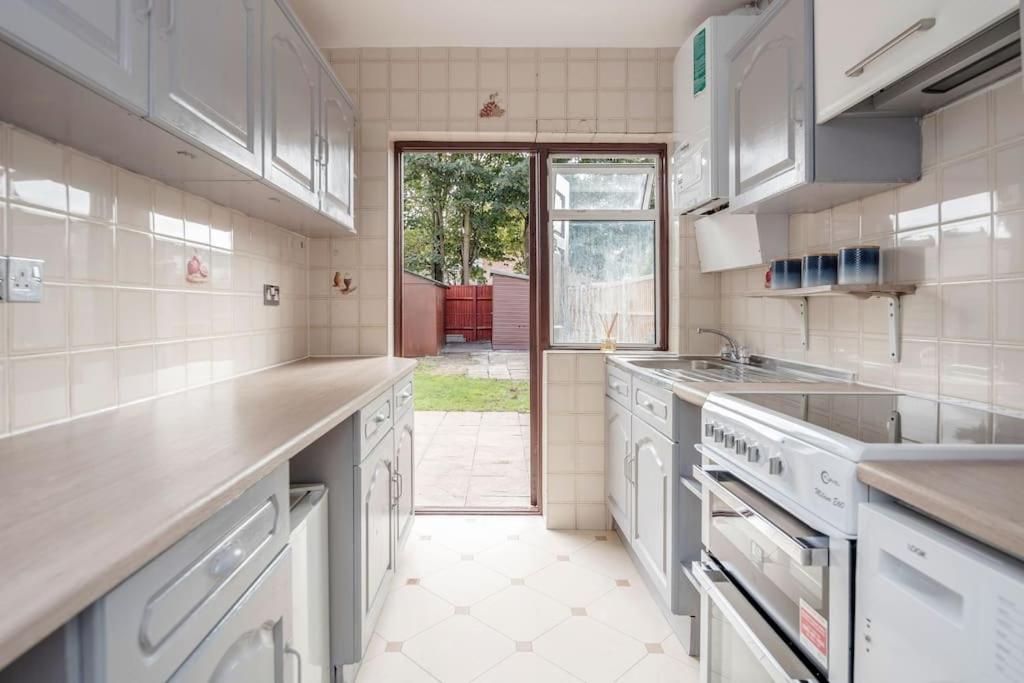 Four-Bedroom House - Photo 2