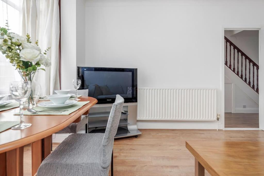 Four-Bedroom House - Photo 3