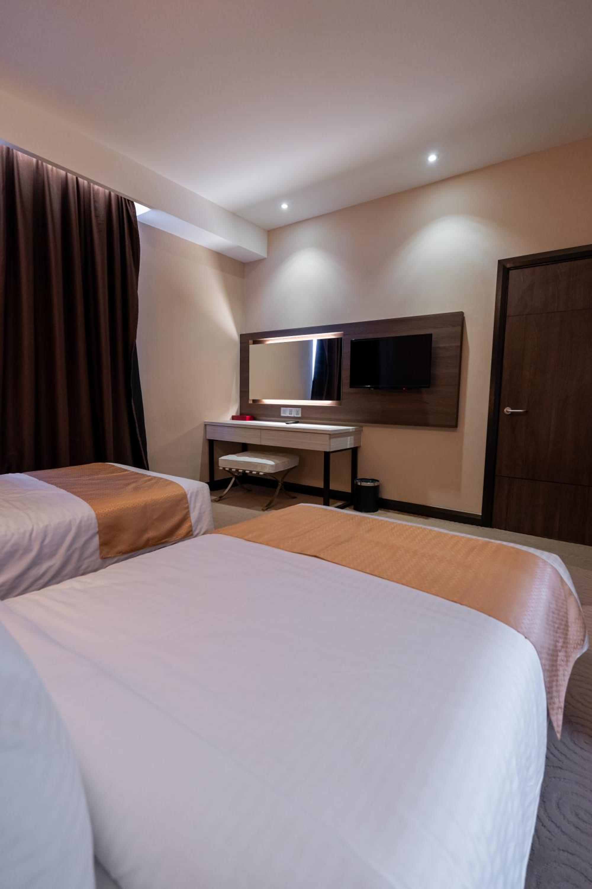 Deluxe Twin Room photo 3