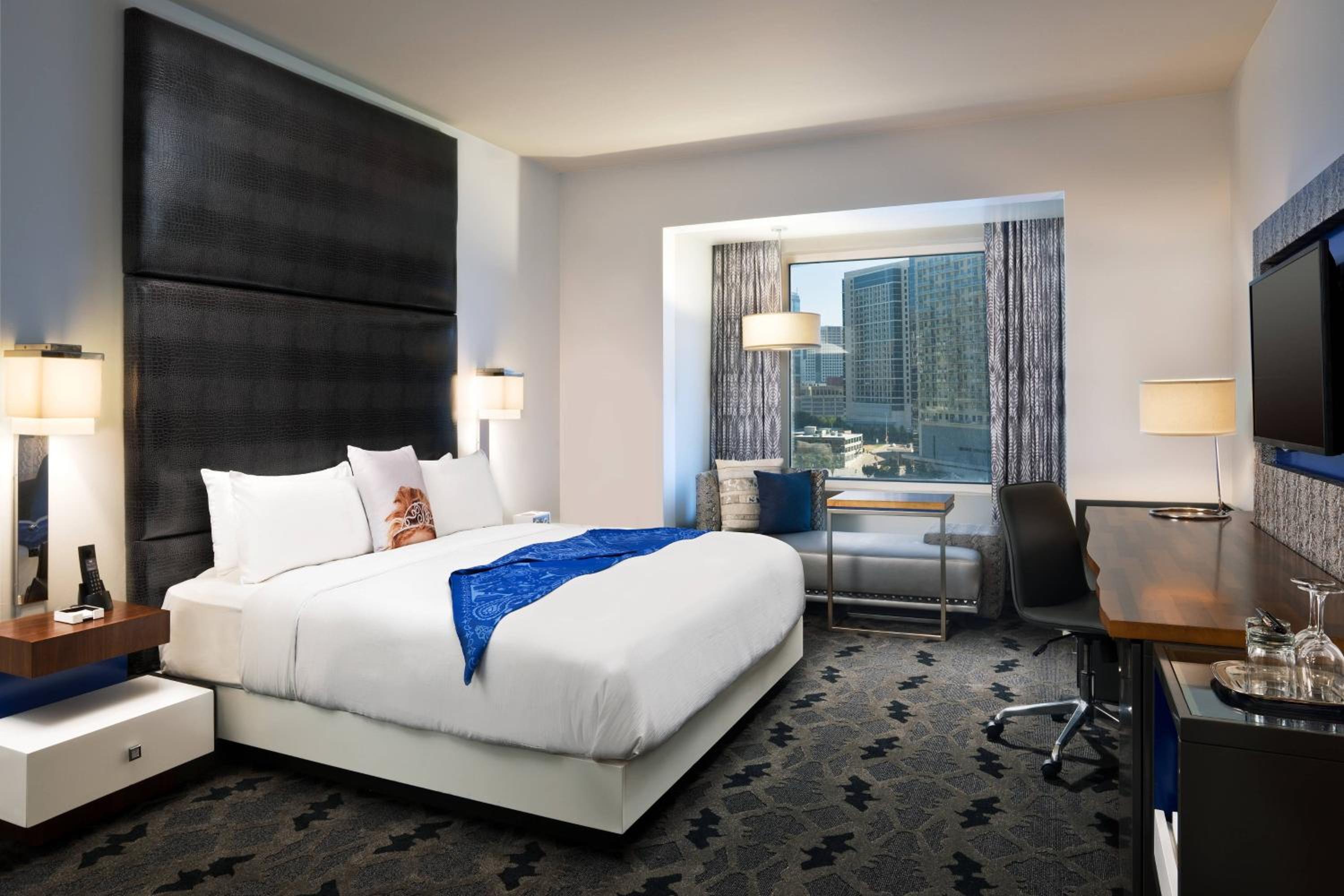 Deluxe King Room - High Floor photo 1