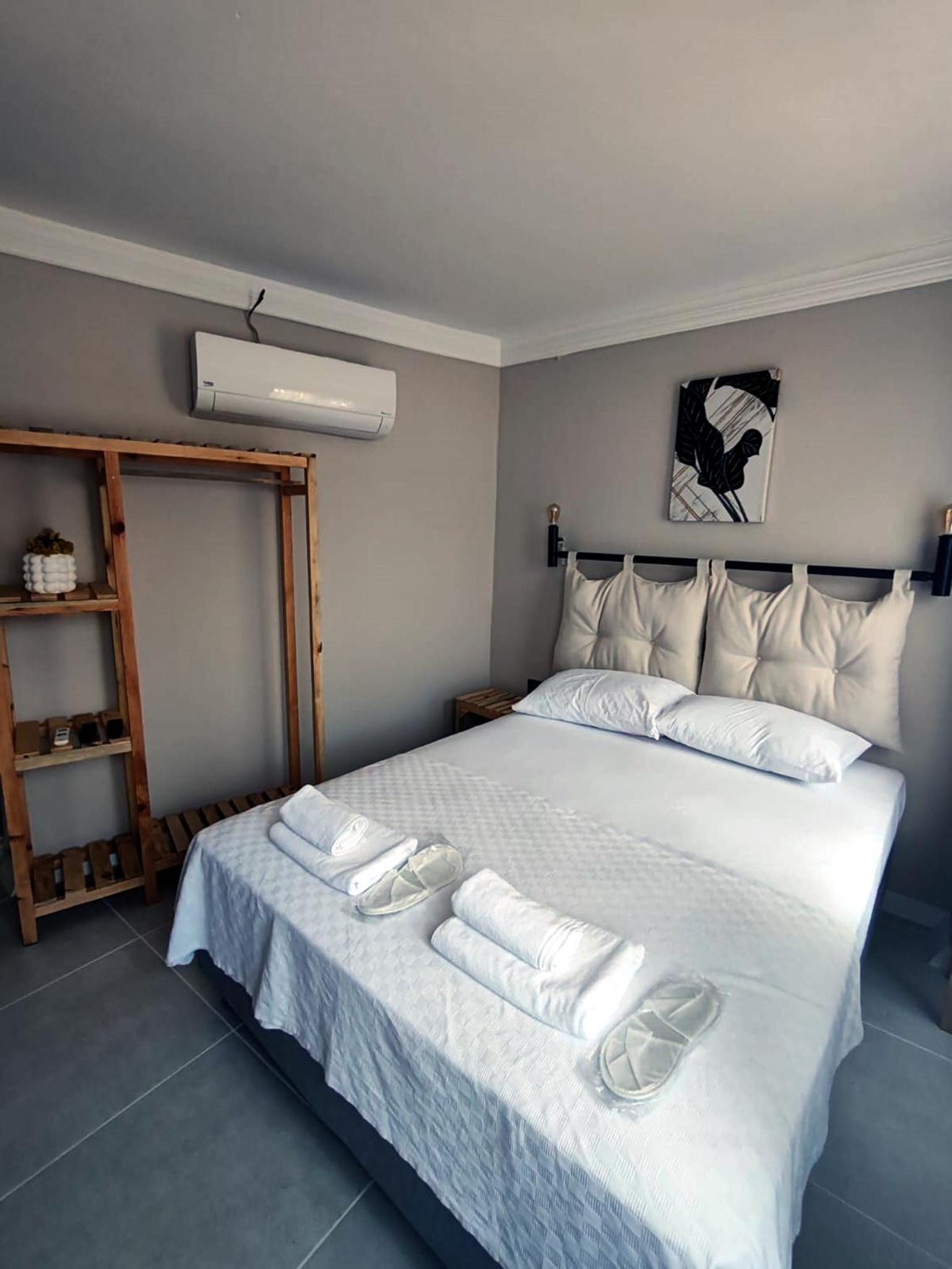 Double Room - Photo 12