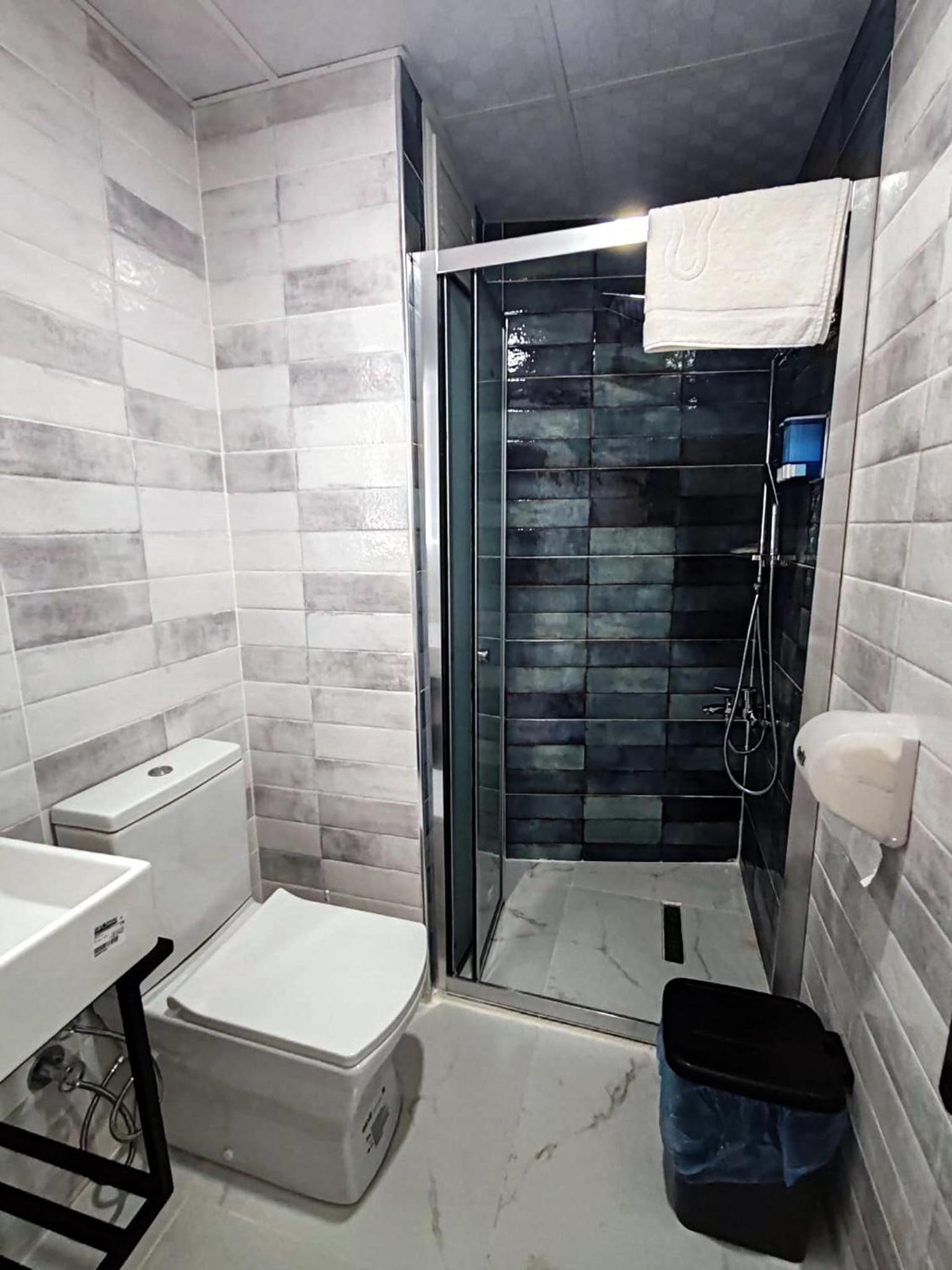 Double Room - Photo 9