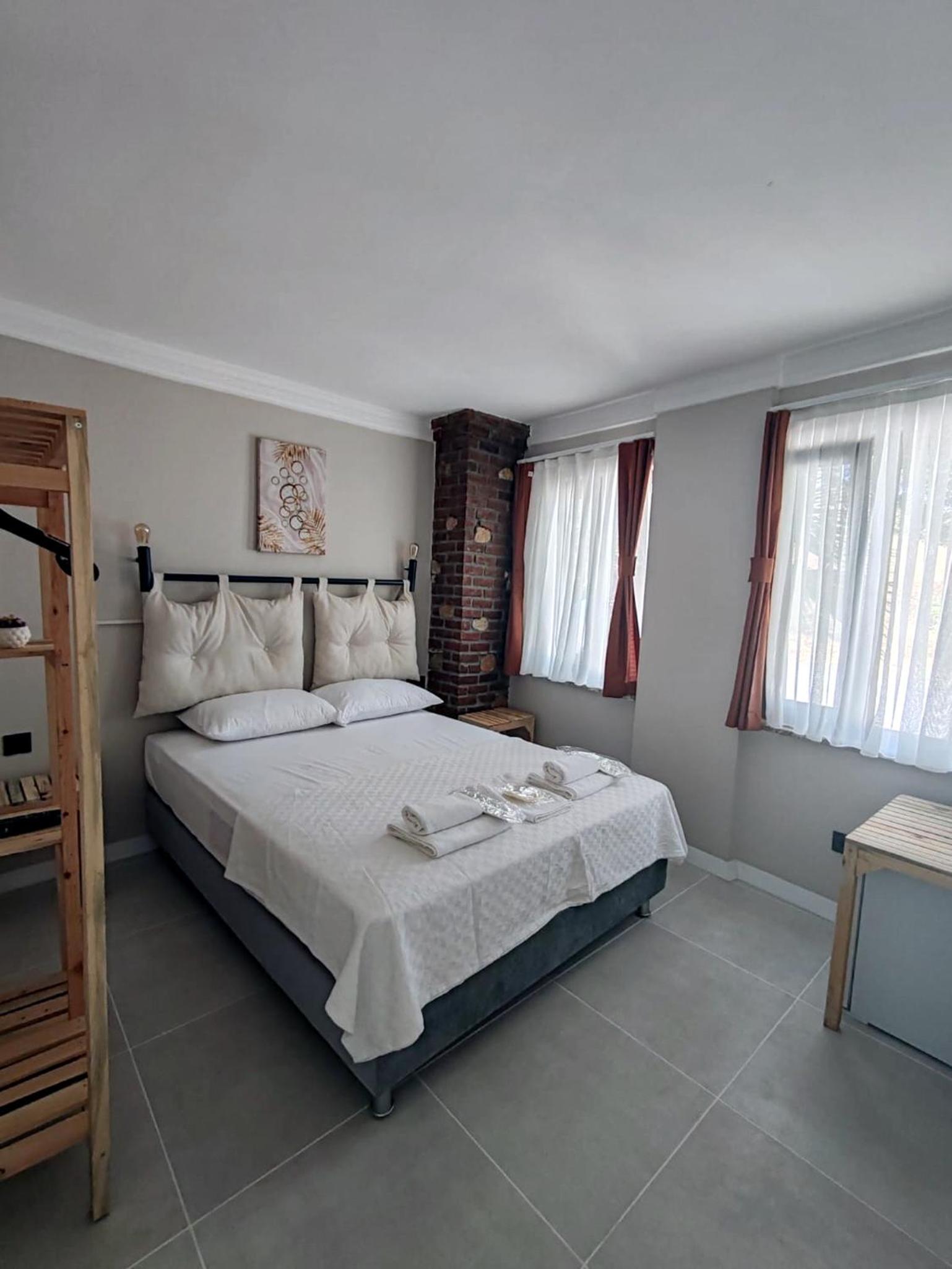 Double Room - Photo 7