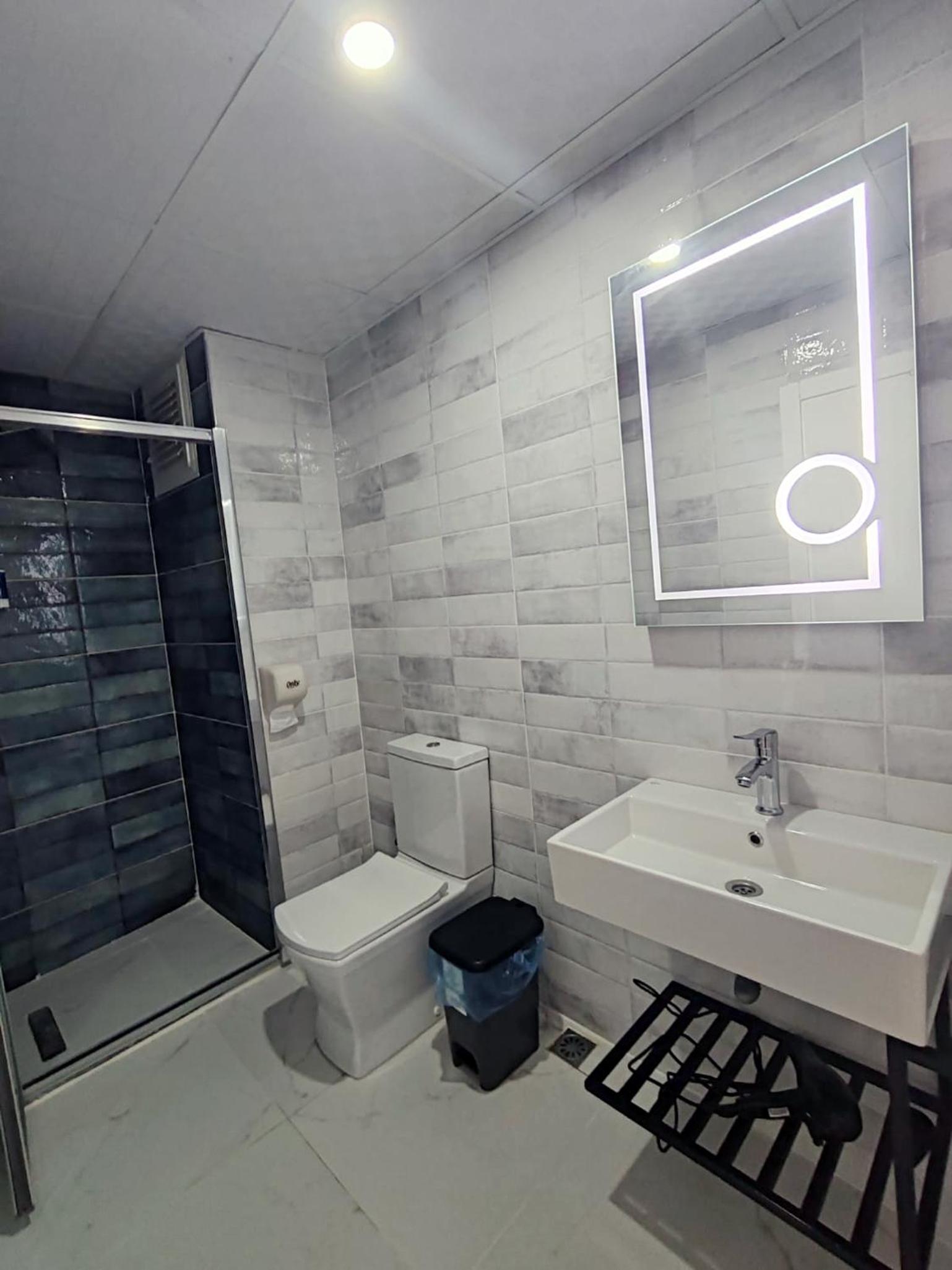 Deluxe Double Room - Photo 14