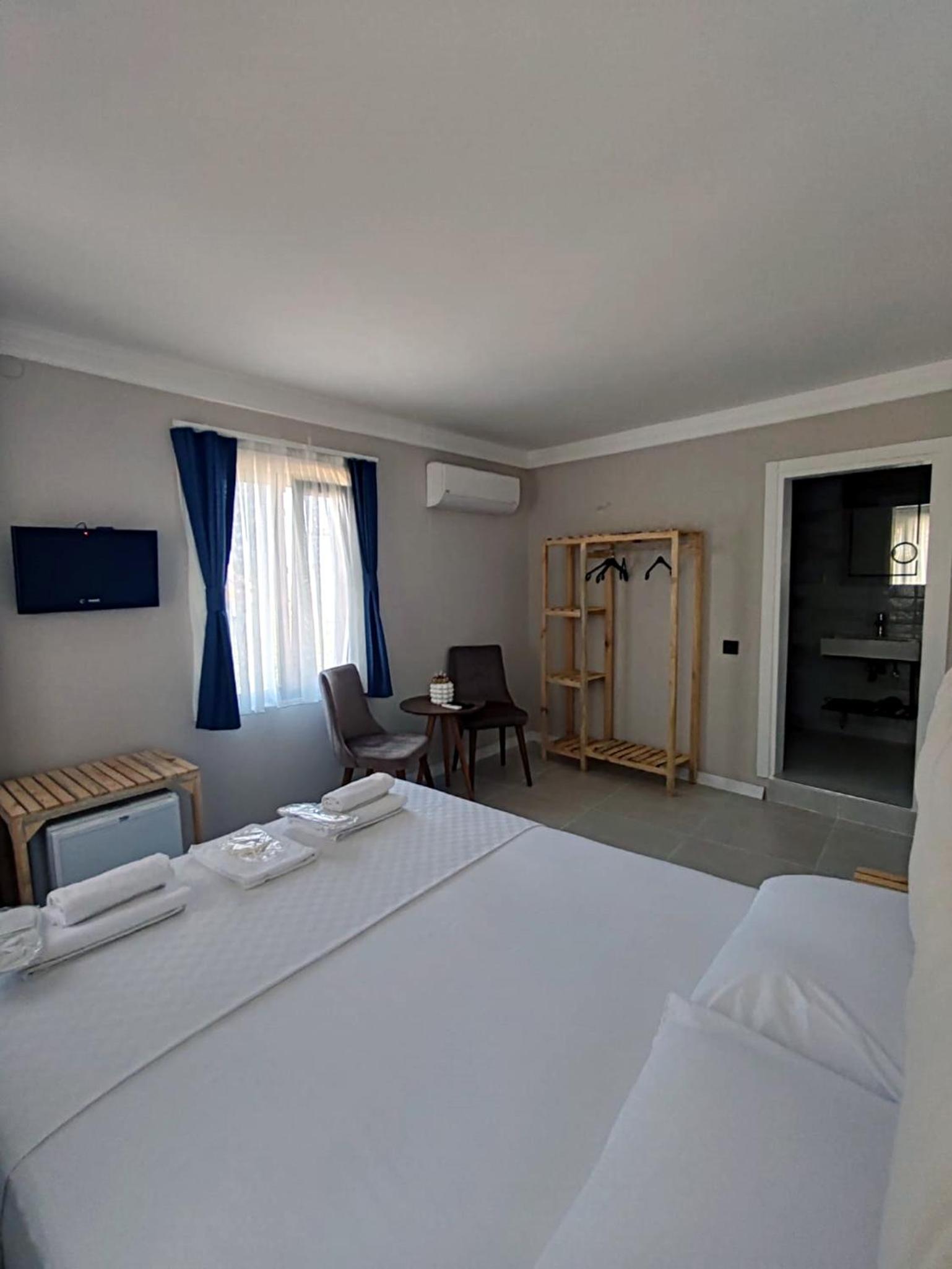 Deluxe Double Room - Photo 12