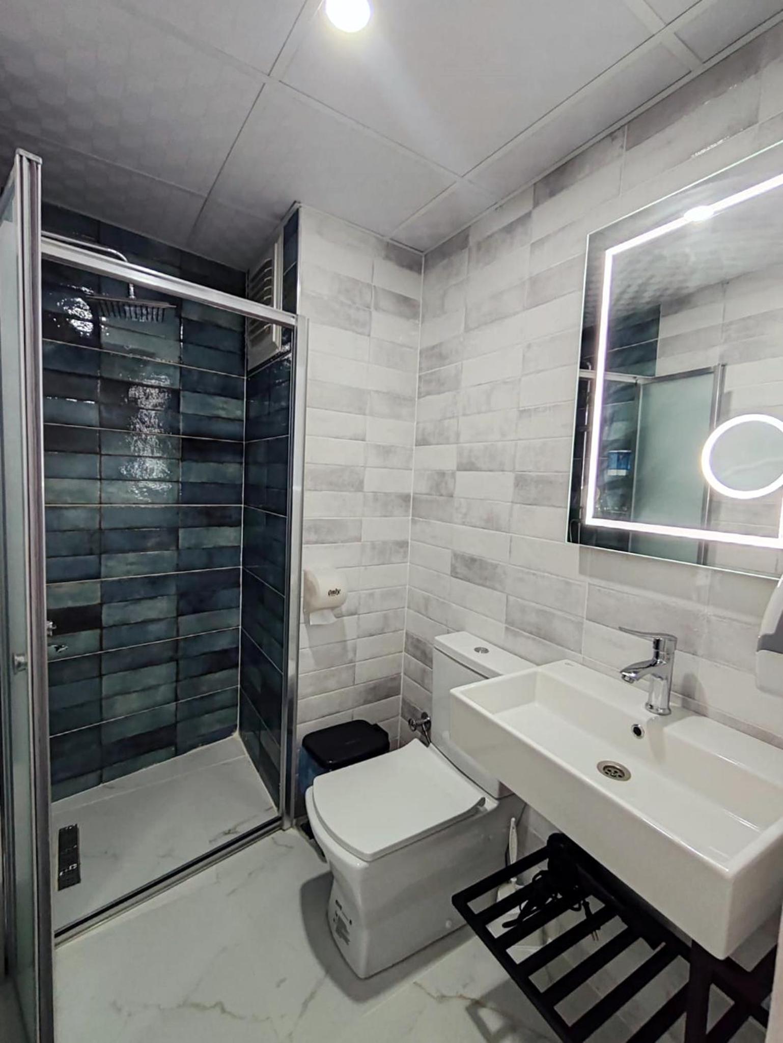 Deluxe Double Room - Photo 11