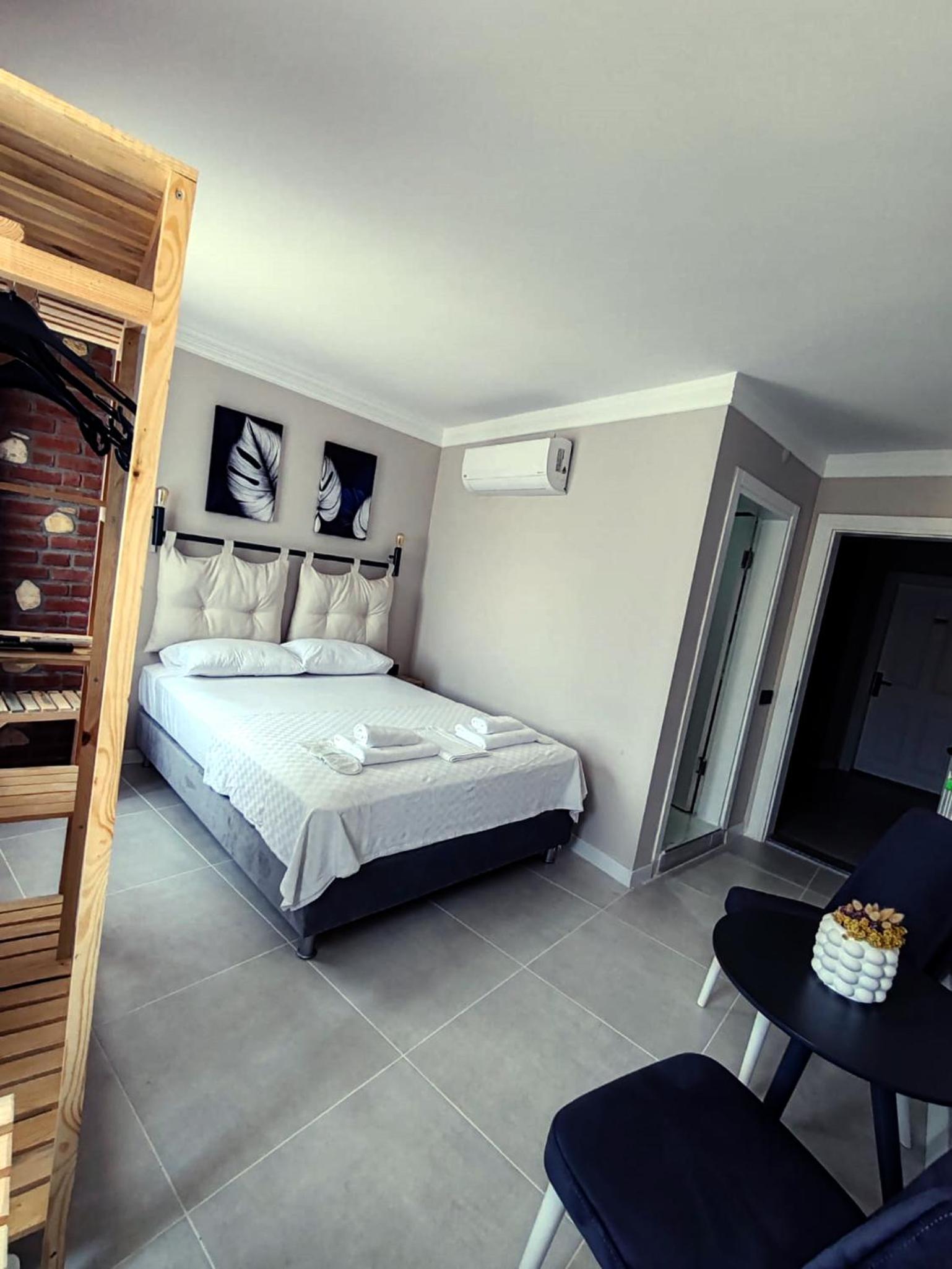 Deluxe Double Room - Photo 10