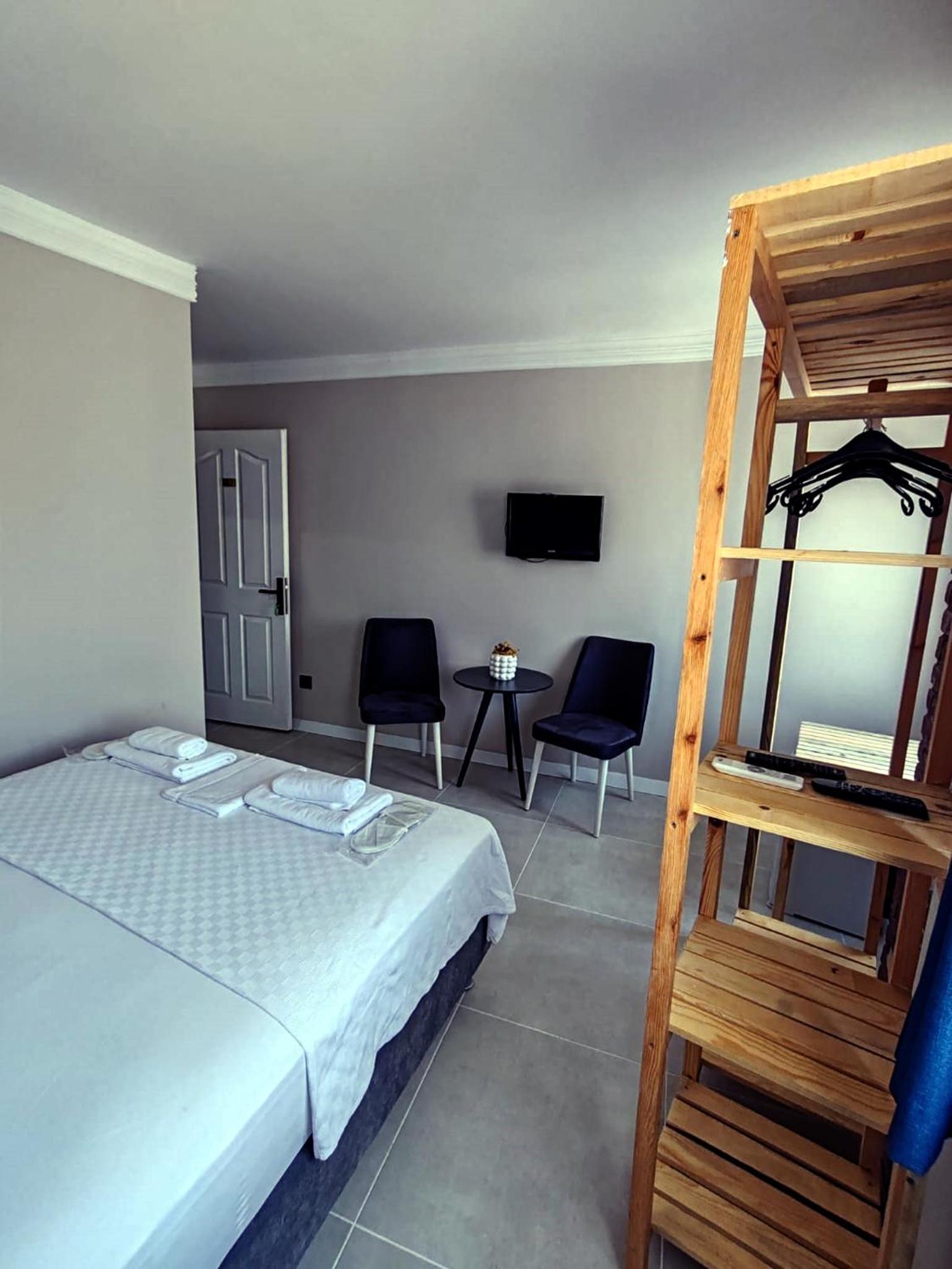 Deluxe Double Room - Photo 9