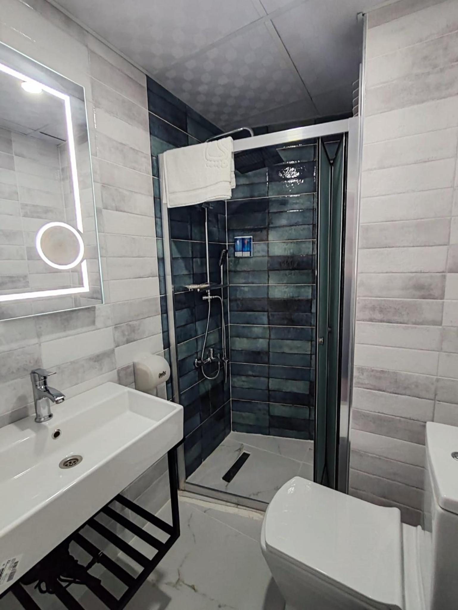 Deluxe Triple Room - Photo 9