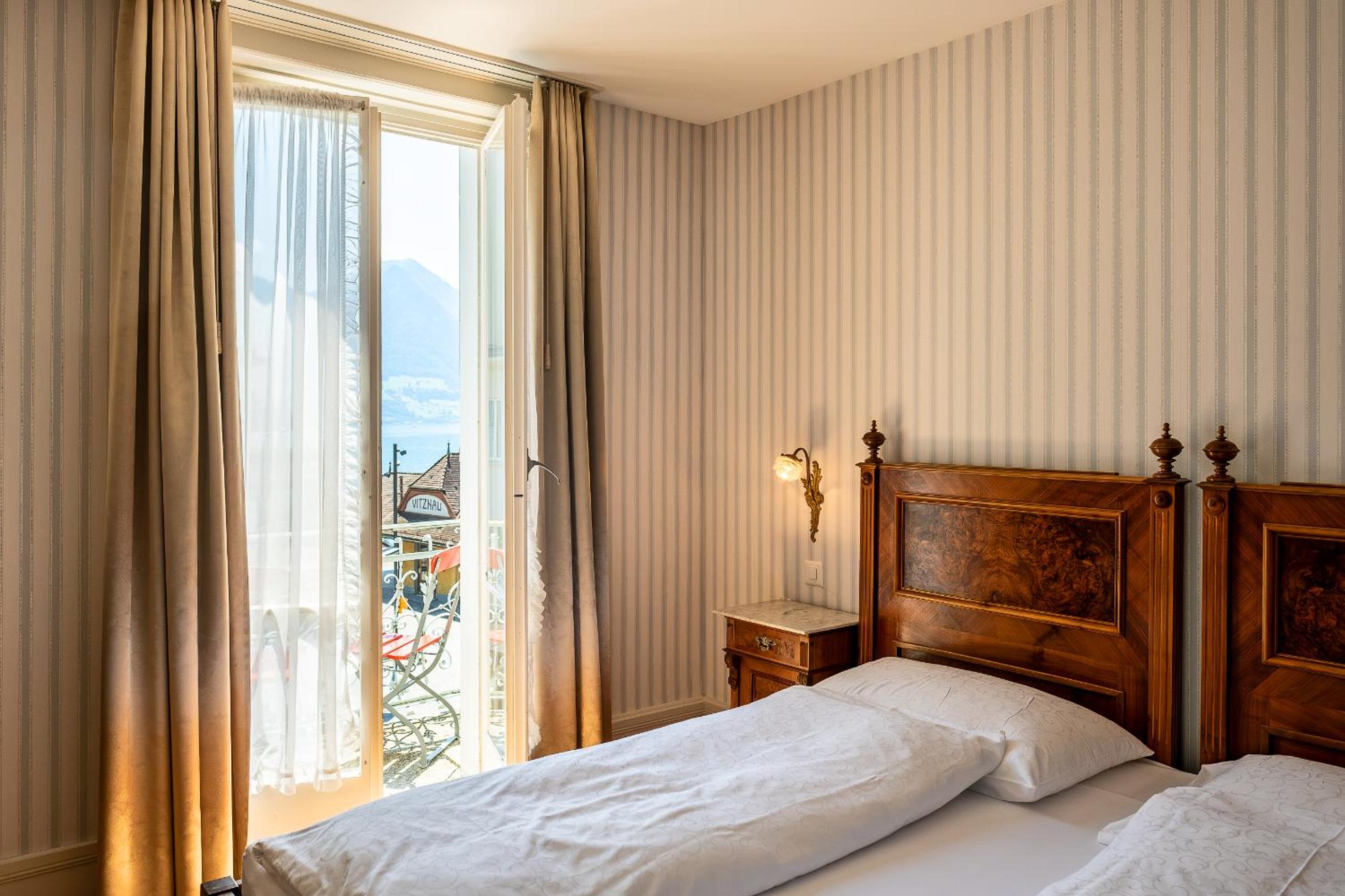 Romantic Double Room with Balcony - Photo 3