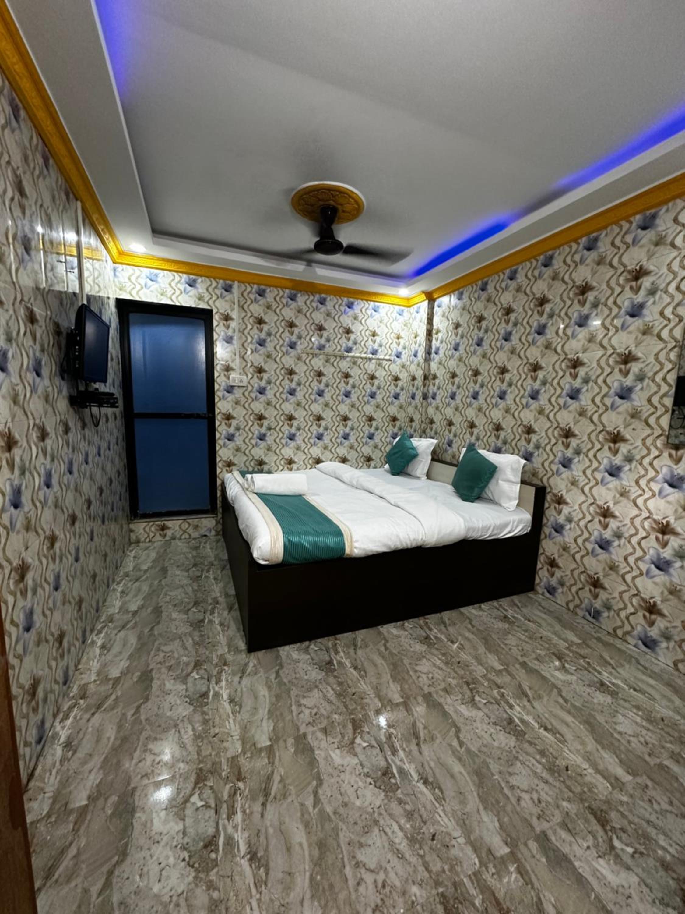Budget Double Room photo 3