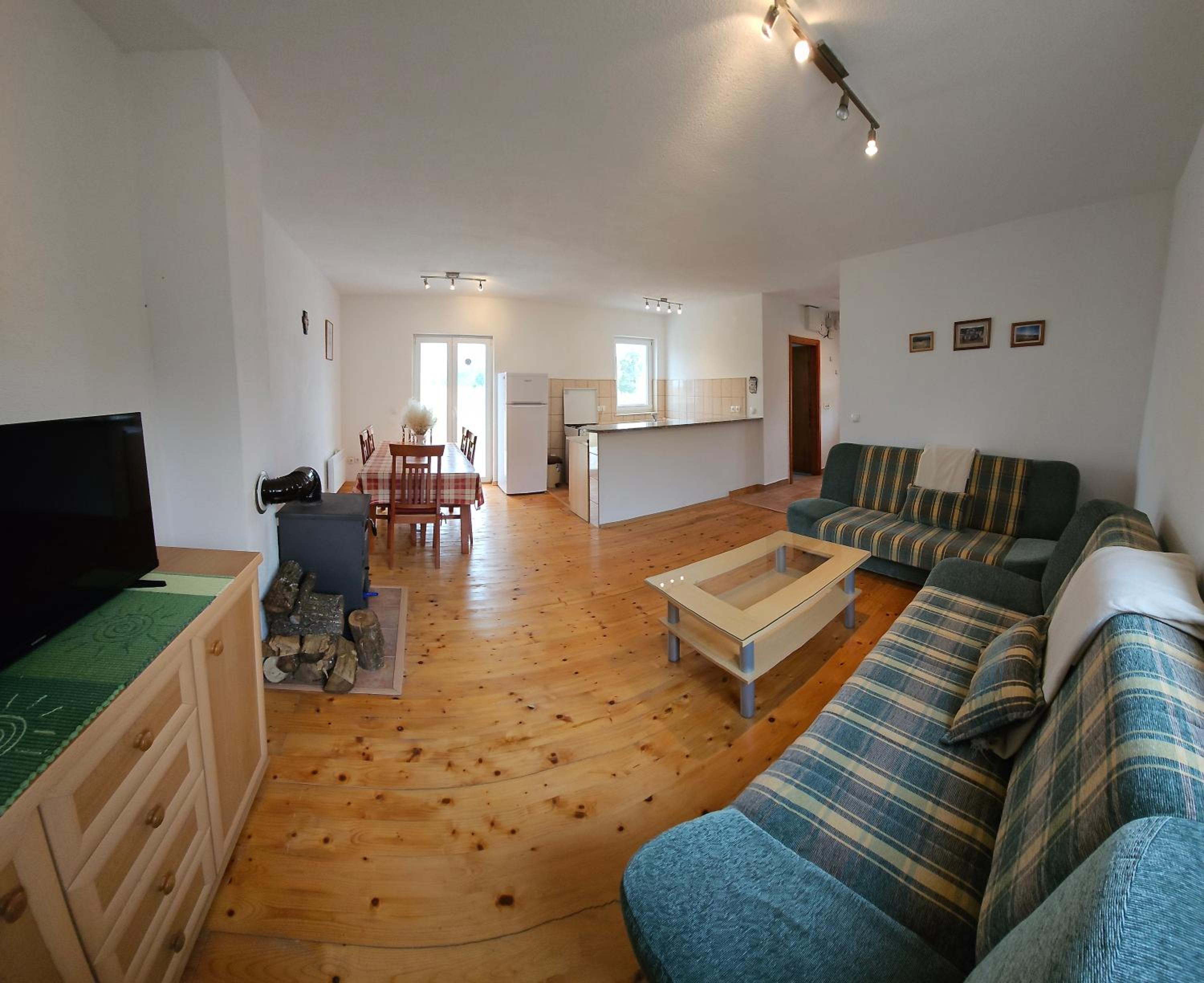 Three-Bedroom House photo 3
