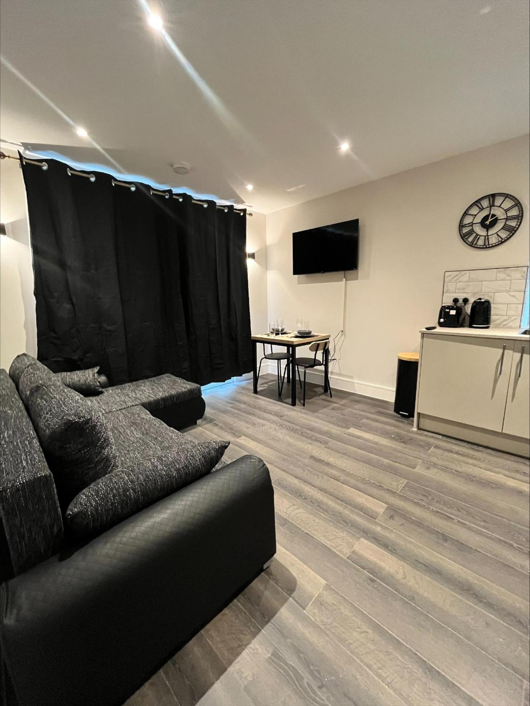 One-Bedroom Apartment photo 2