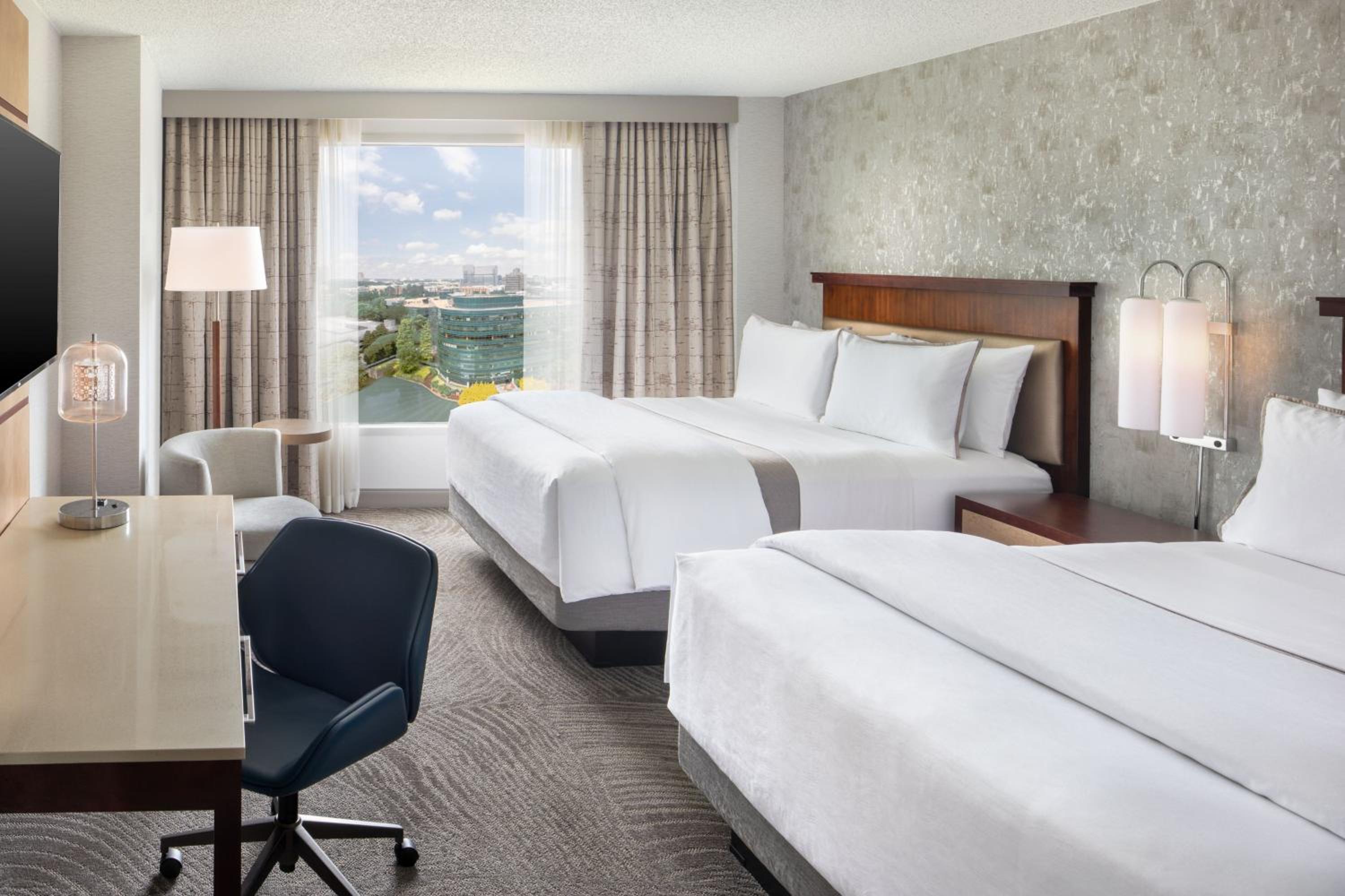 Guest room, Queen, Lake view - Photo 1