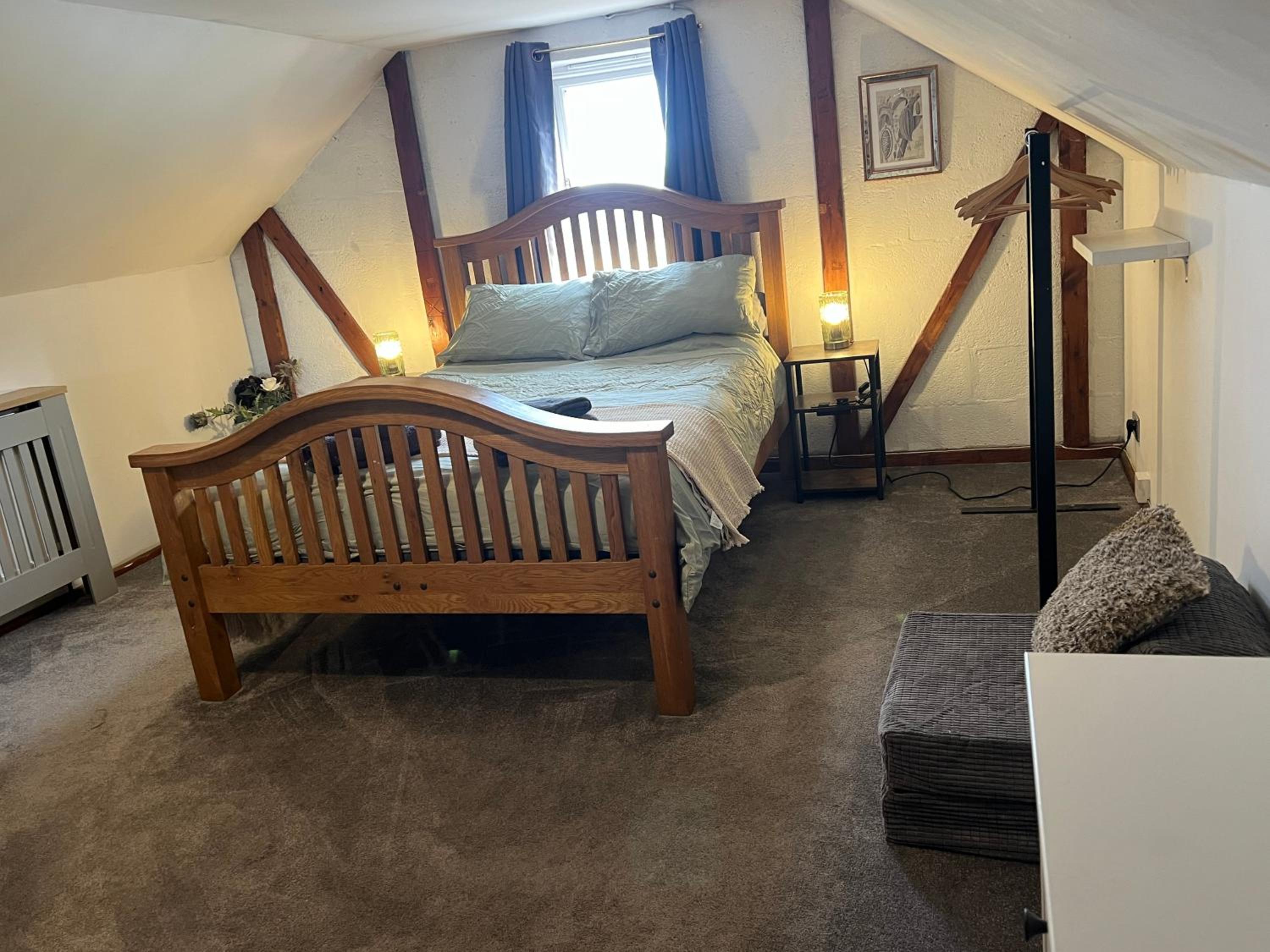 One-Bedroom Apartment photo 1