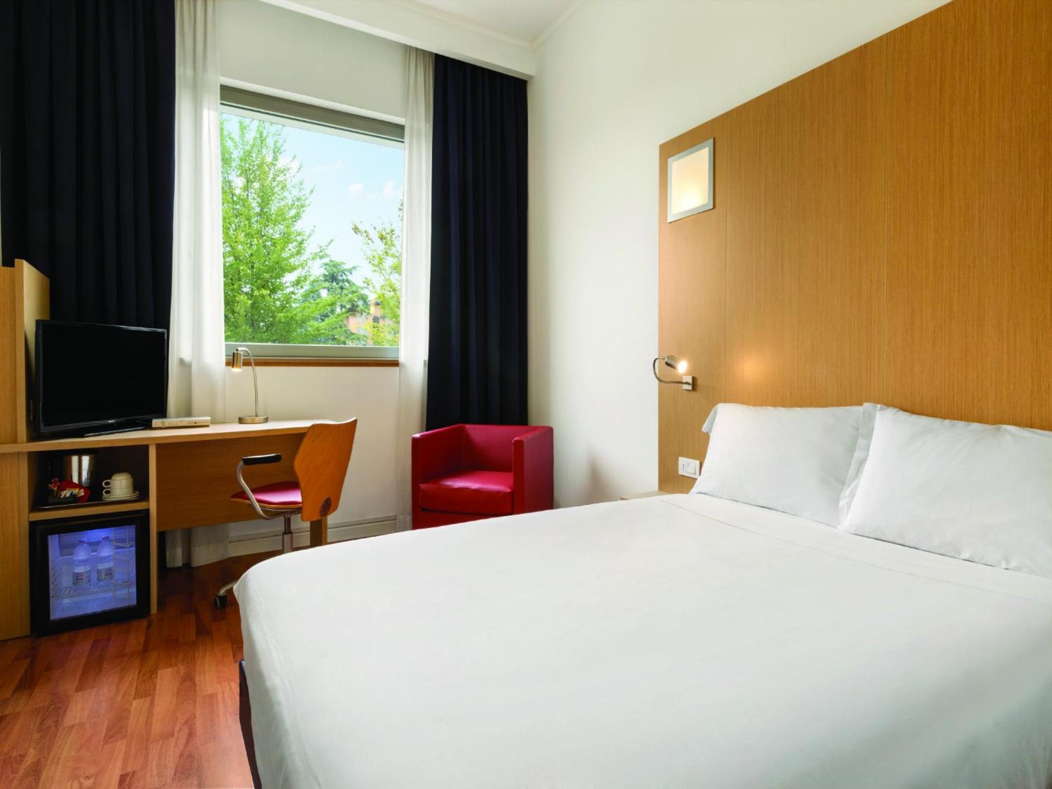 Double Room - Photo 9
