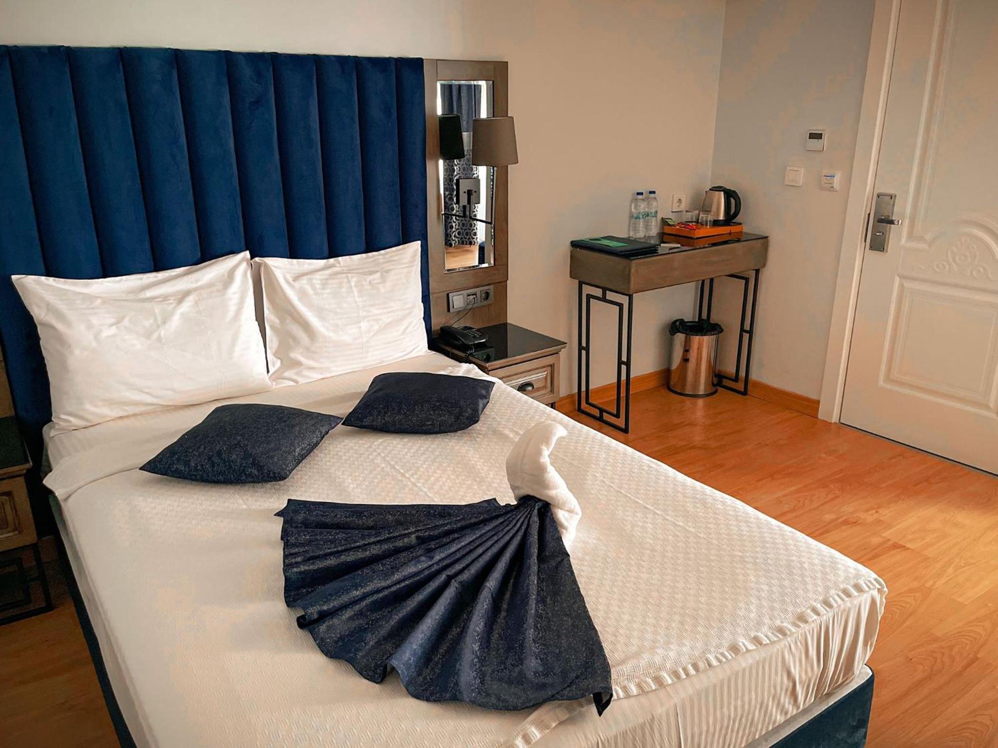 Double Room with Balcony (2 Adults + 1 Child) photo 1