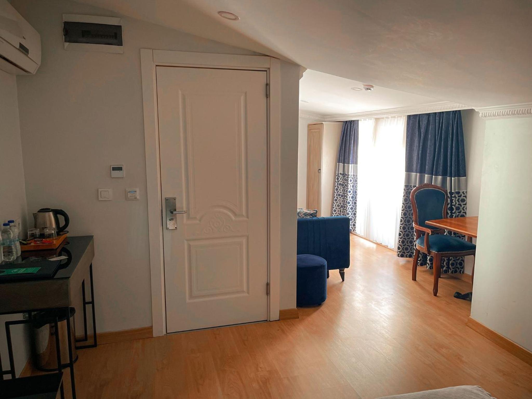 Double Room with Balcony (2 Adults + 1 Child) photo 2