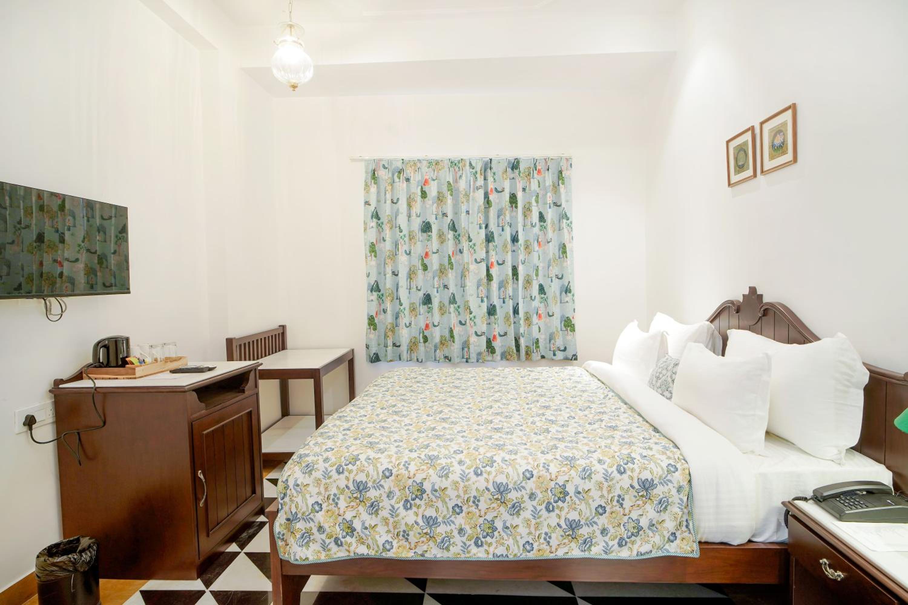 Deluxe Room - Photo 1