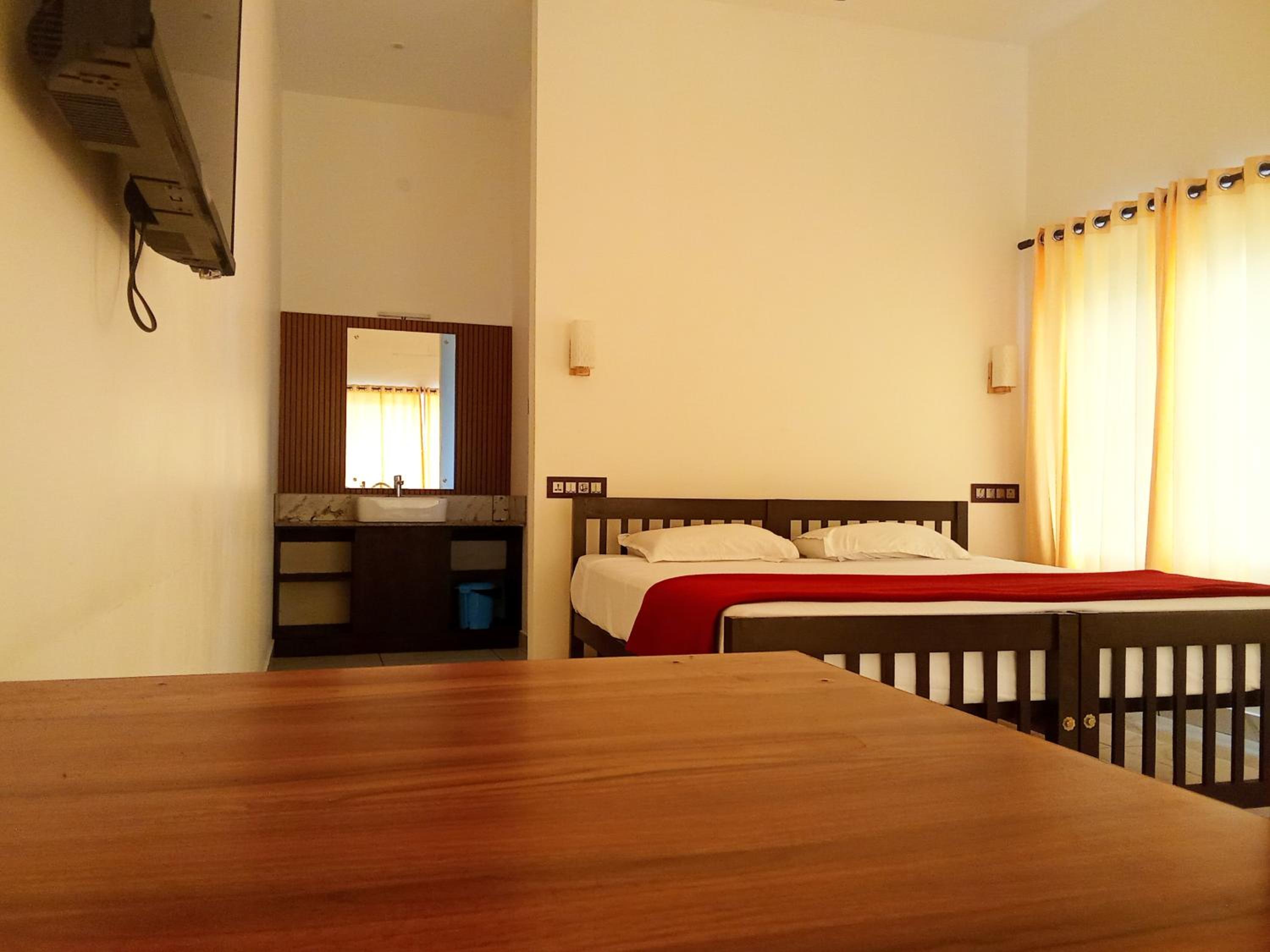 Deluxe Double Room - Photo 9