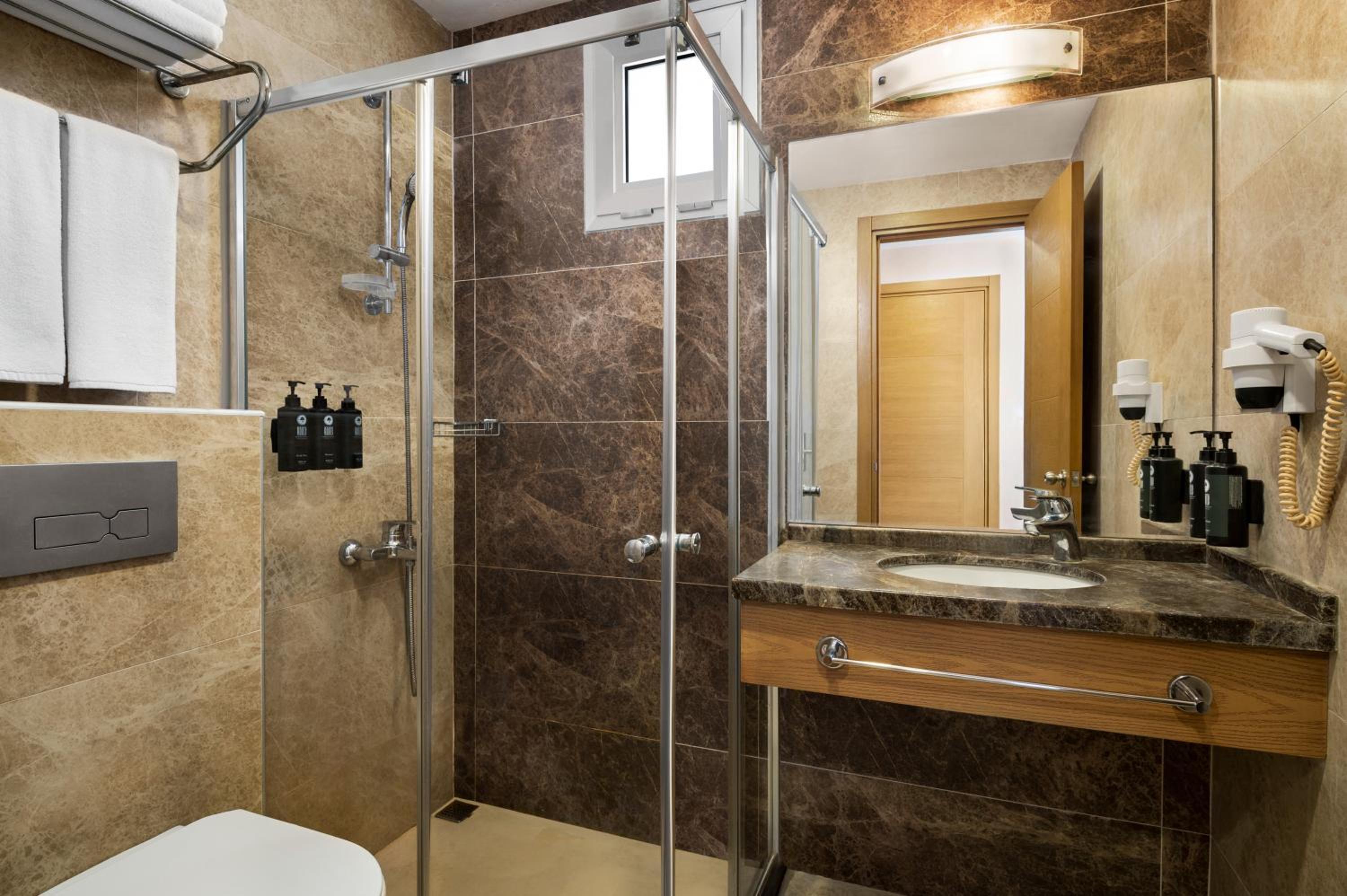 Standard Twin Room with Sea View photo 2