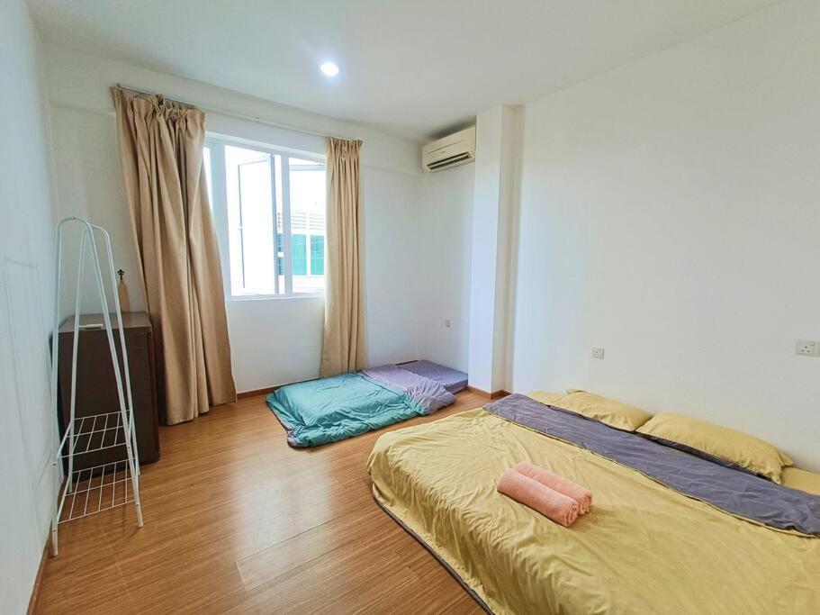 Three-Bedroom Apartment photo 2