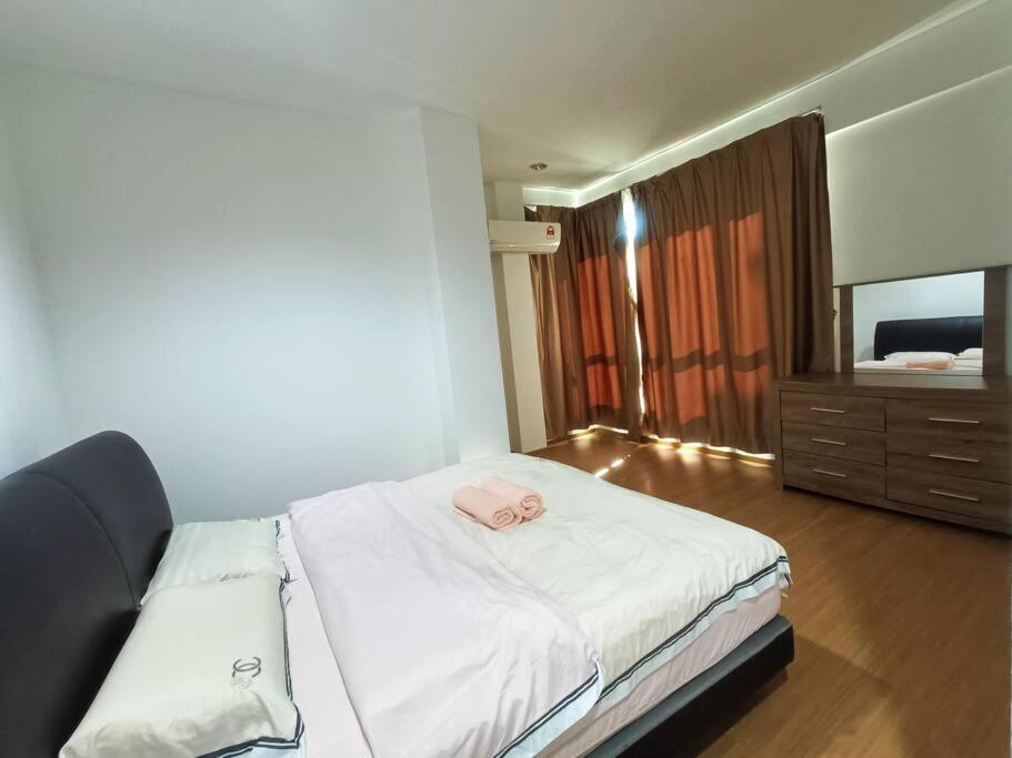 Three-Bedroom Apartment photo 3