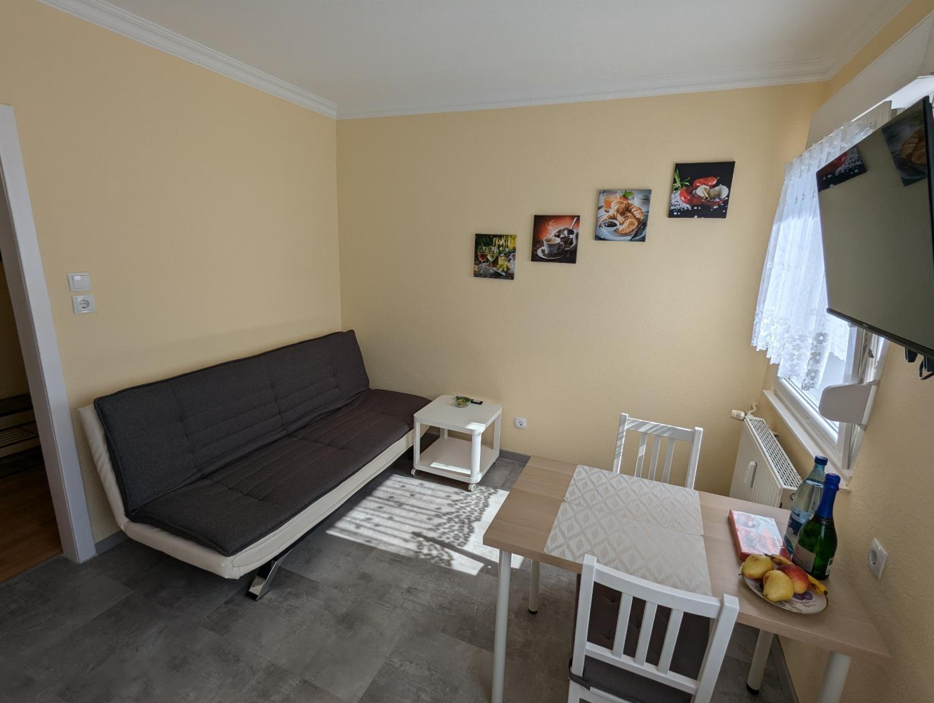 One-Bedroom Apartment photo 1