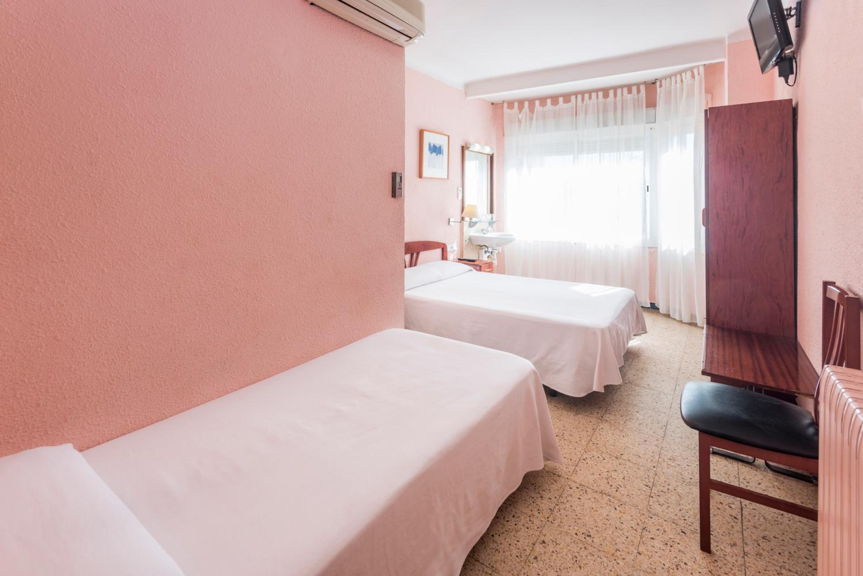Double or Twin Room with Shared Bathroom photo 3