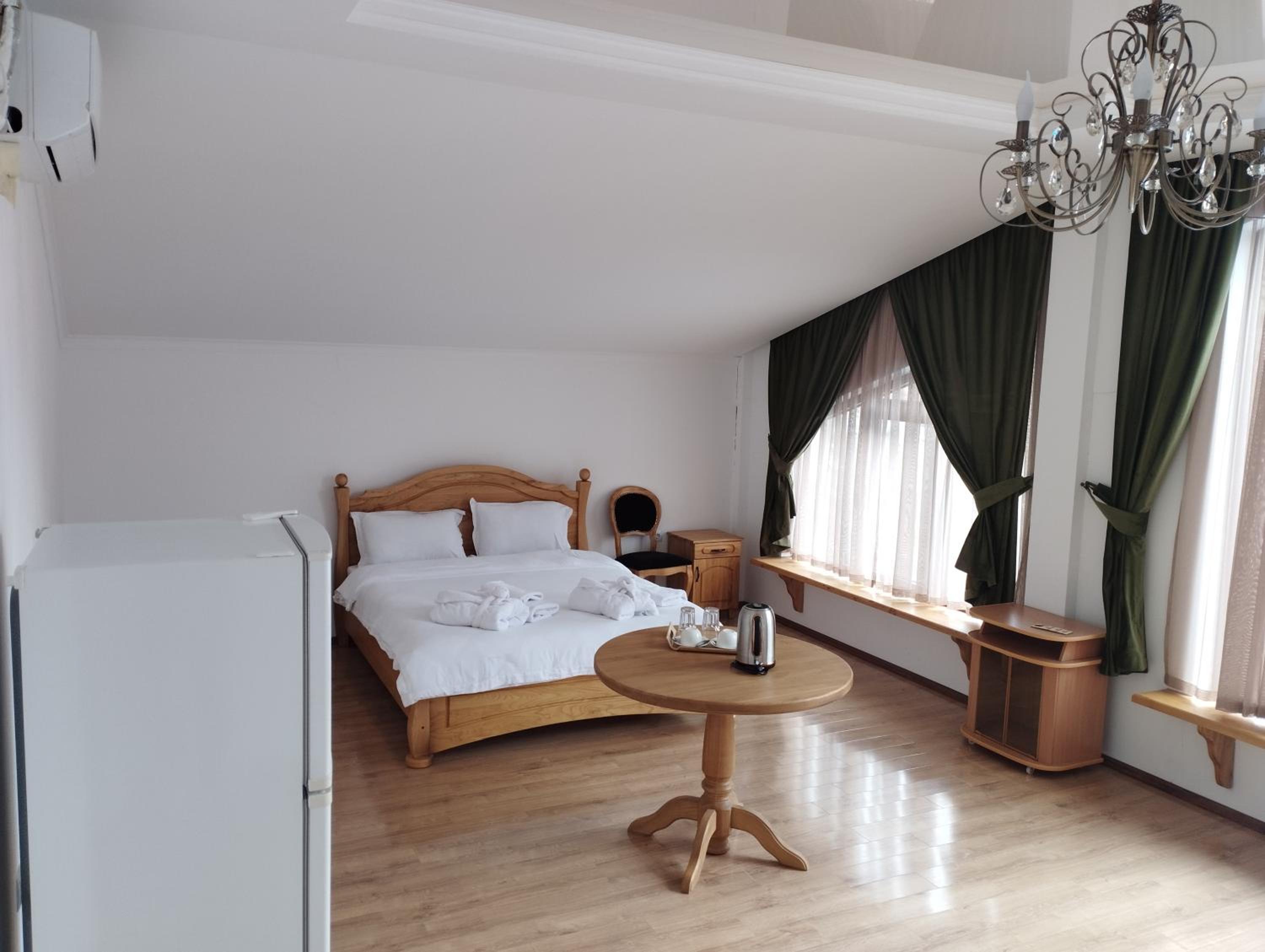 Large Double Room photo 1