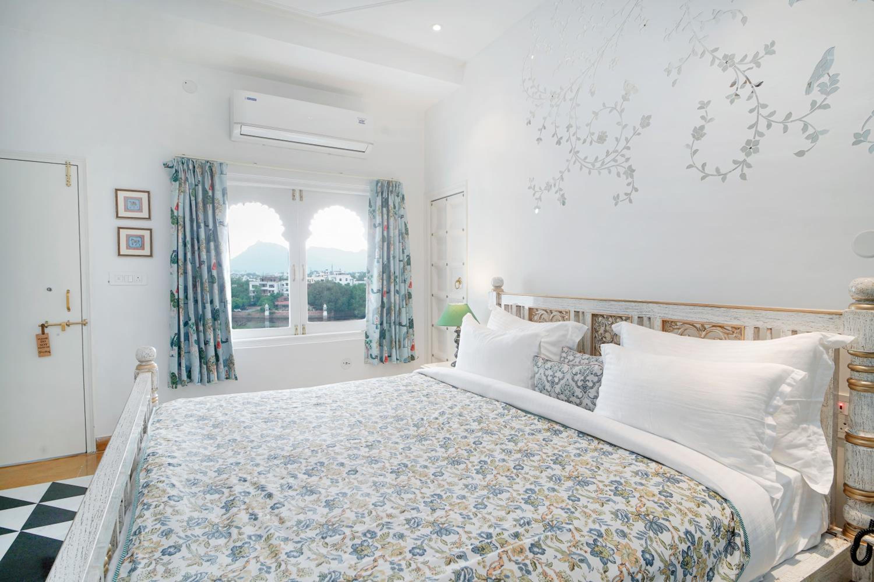 Premier Lake View Rooms - Photo 1