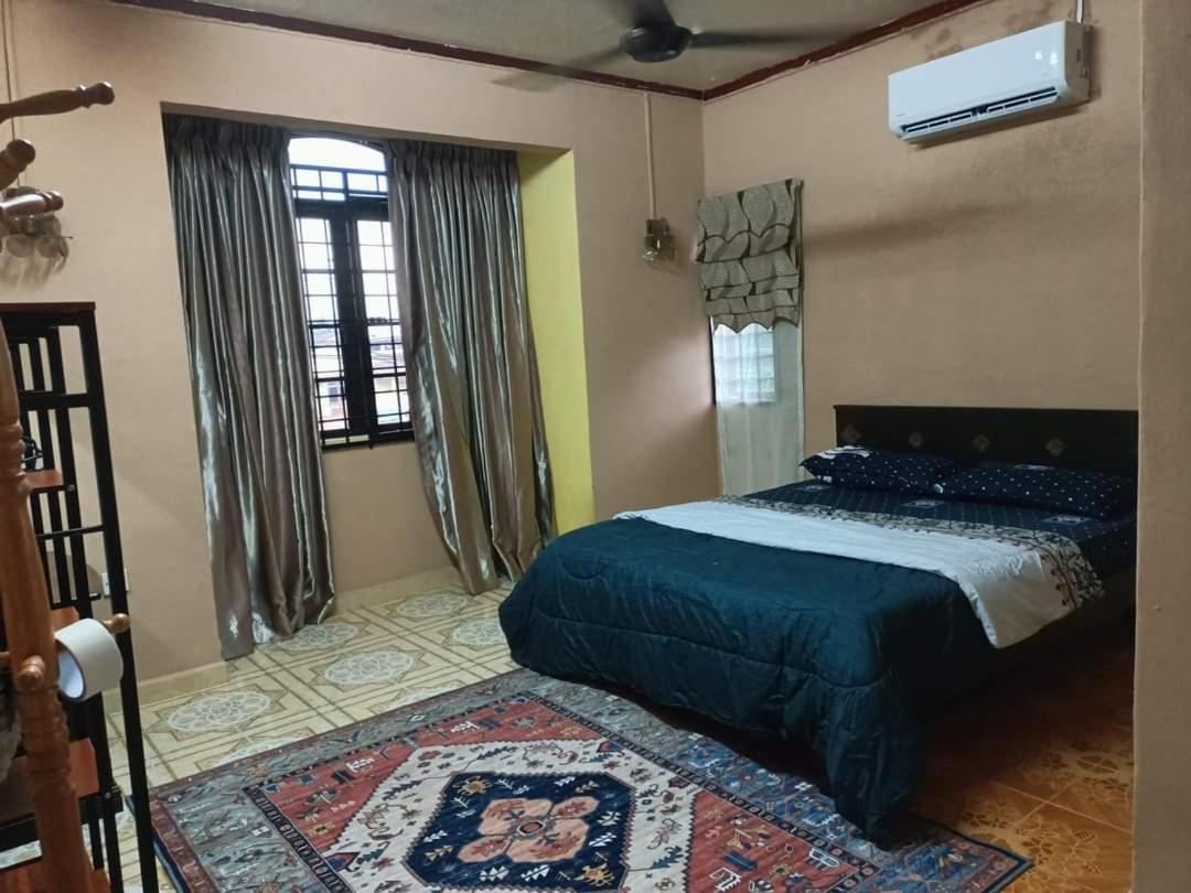 Three-Bedroom House photo 2