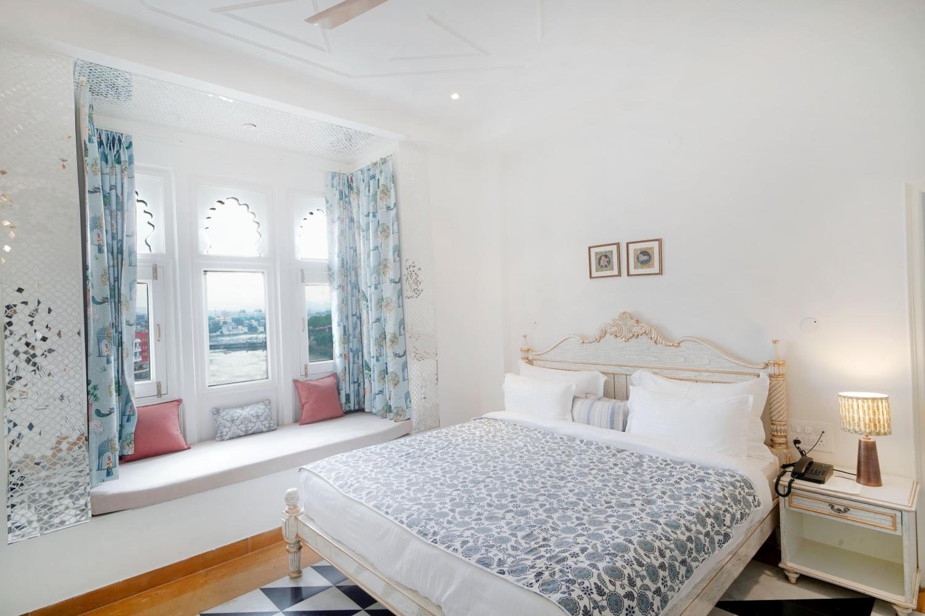 Superior Lake View Rooms - Photo 1