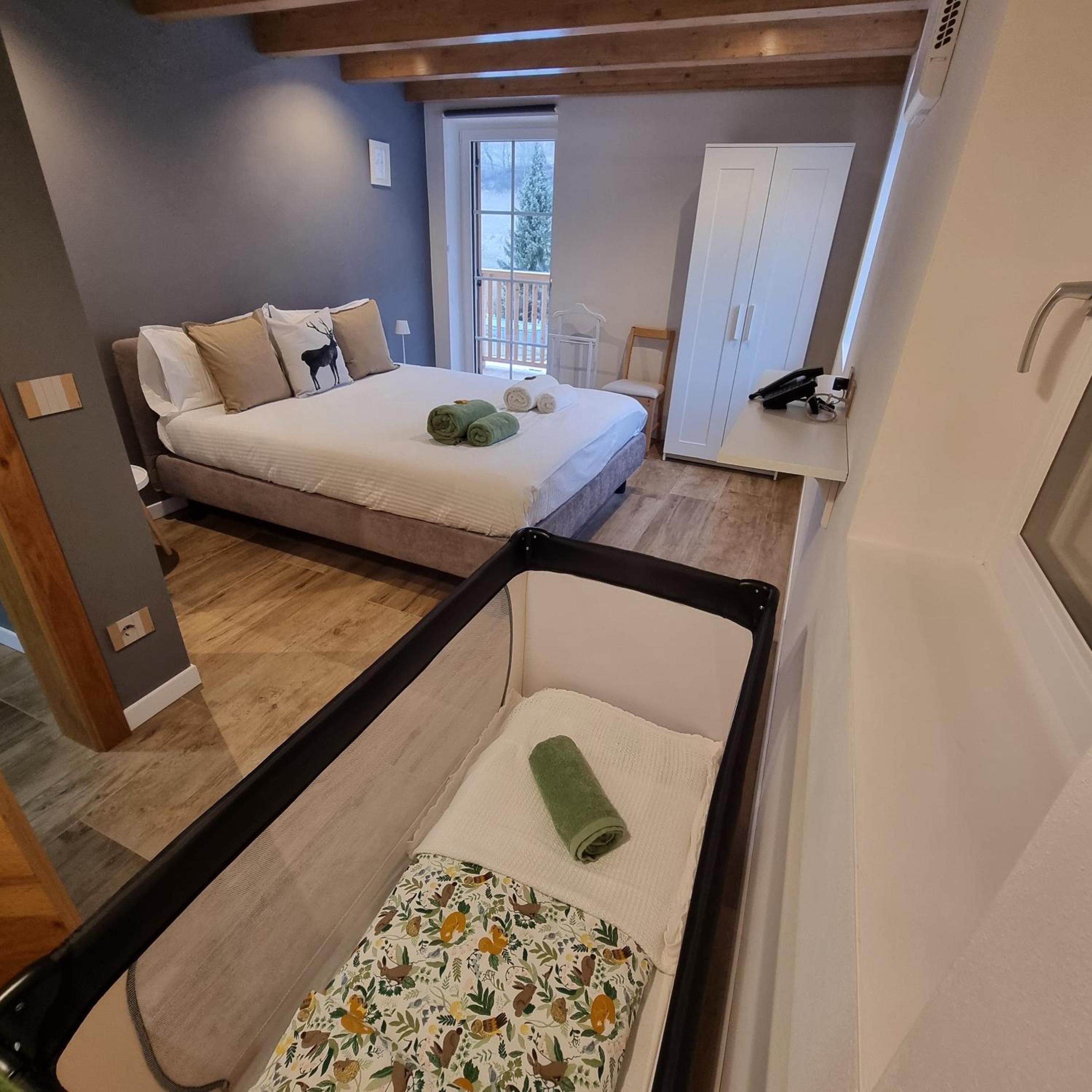 Apartment with Mountain View