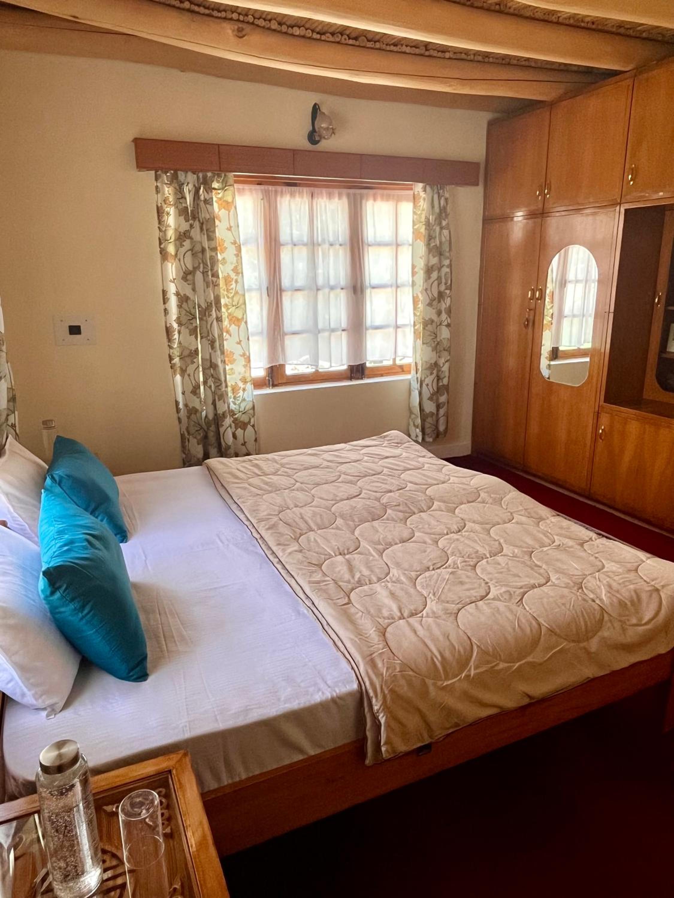 Double Room with Shared Bathroom photo 1
