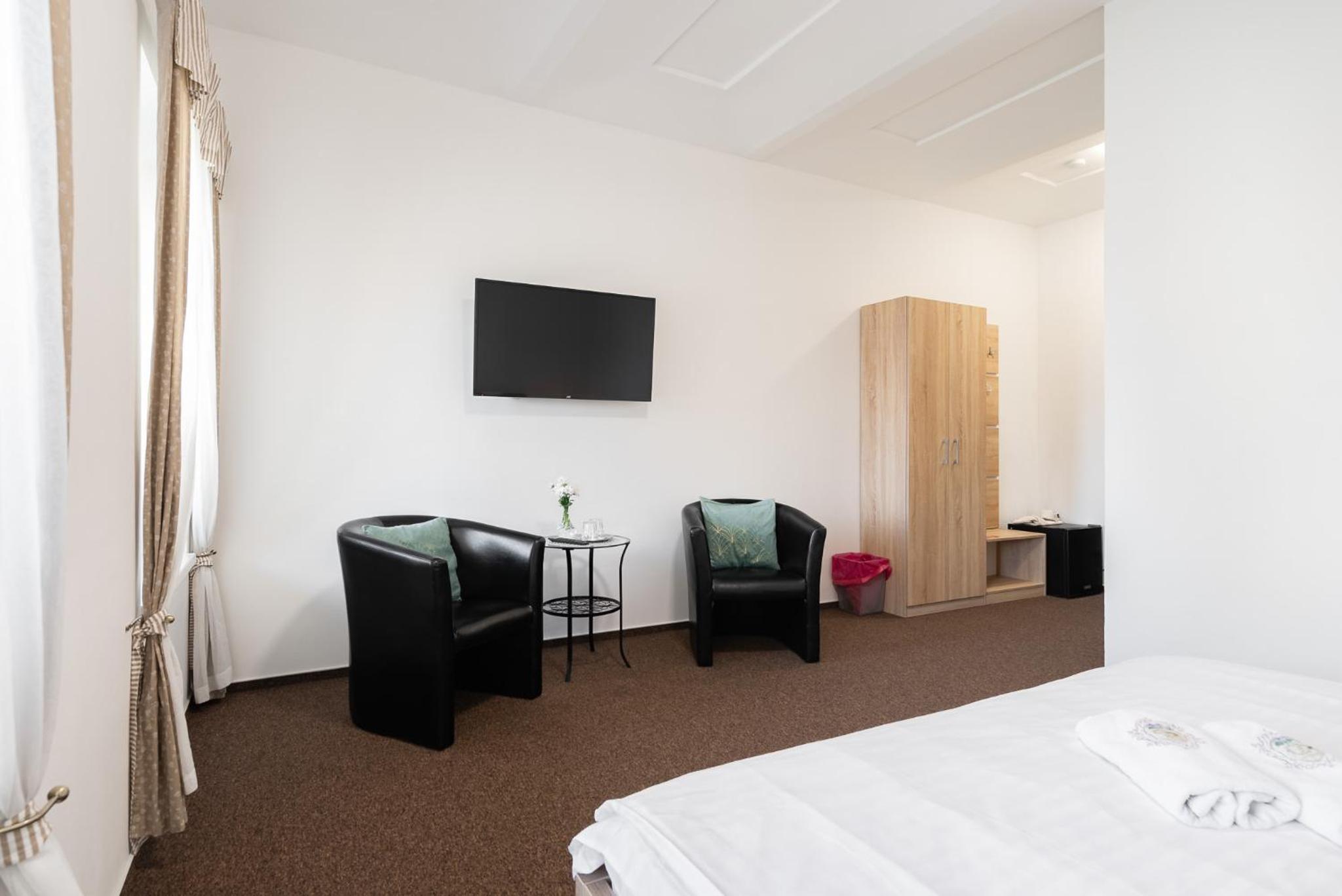 Double Room with Spa Bath photo 3
