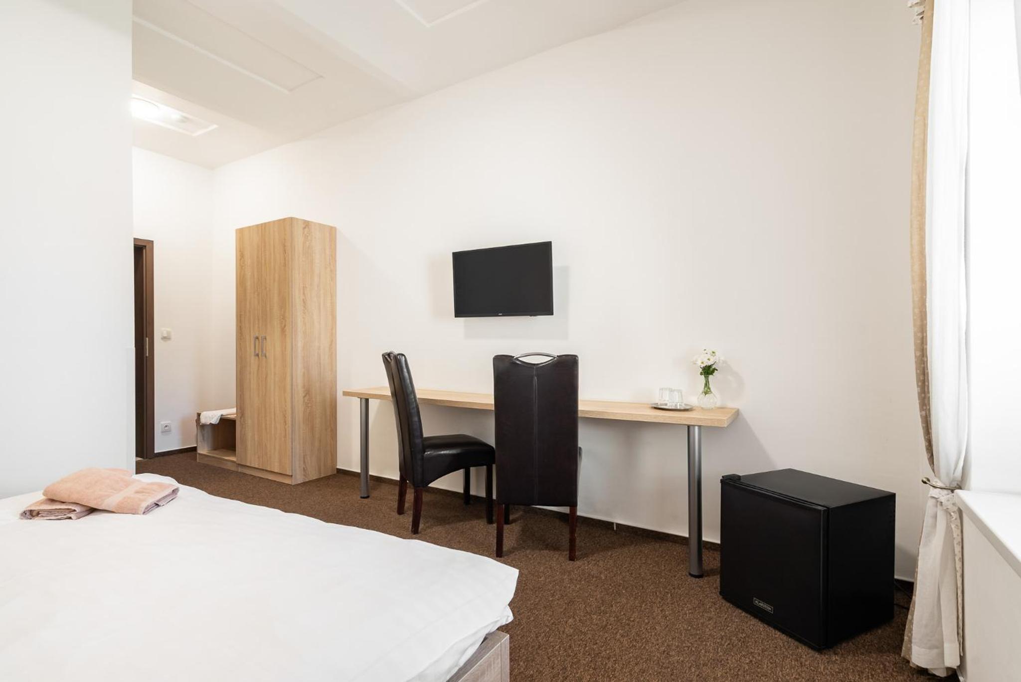 Double Room with Private Bathroom photo 2