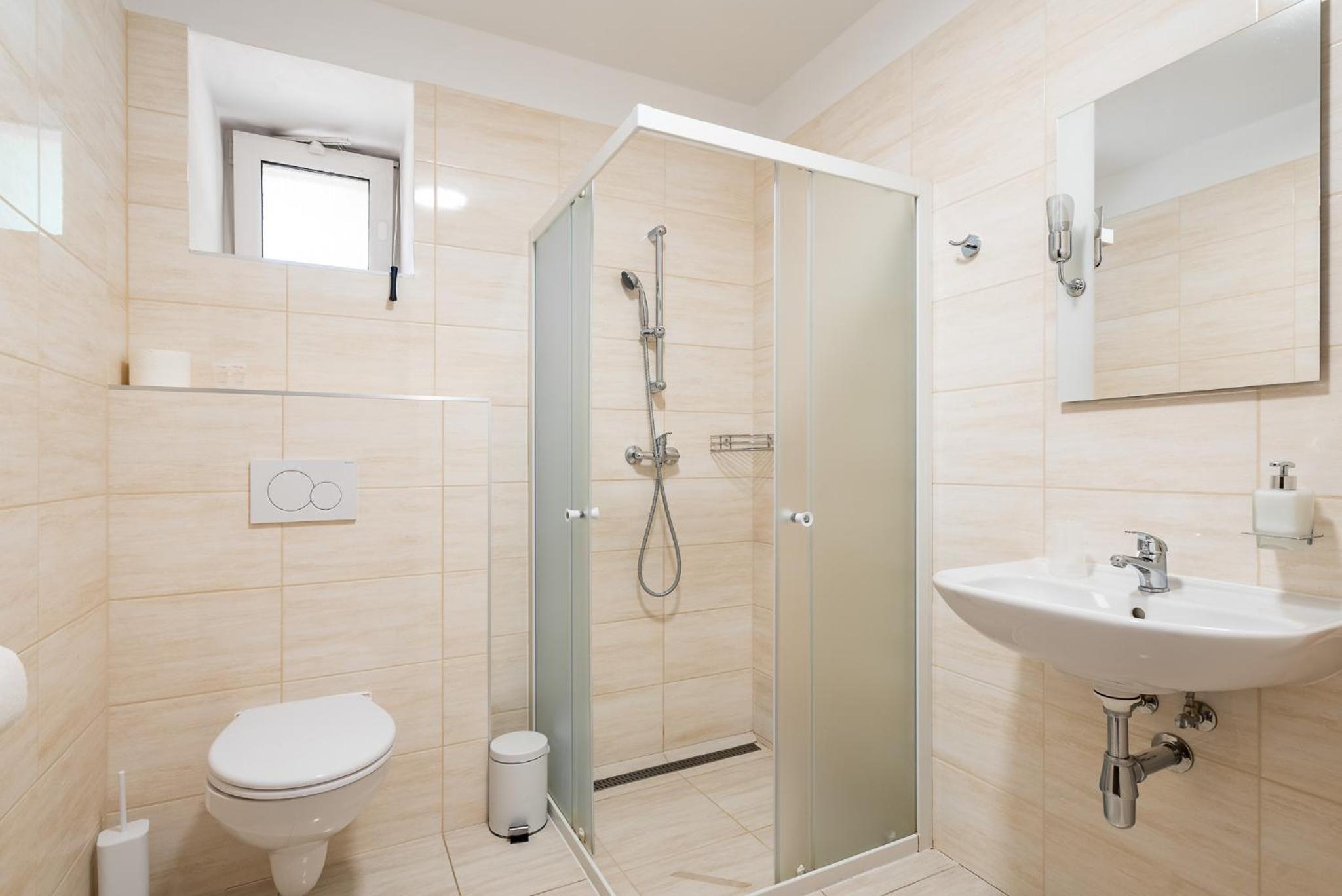 Twin Room with Bathroom photo 1