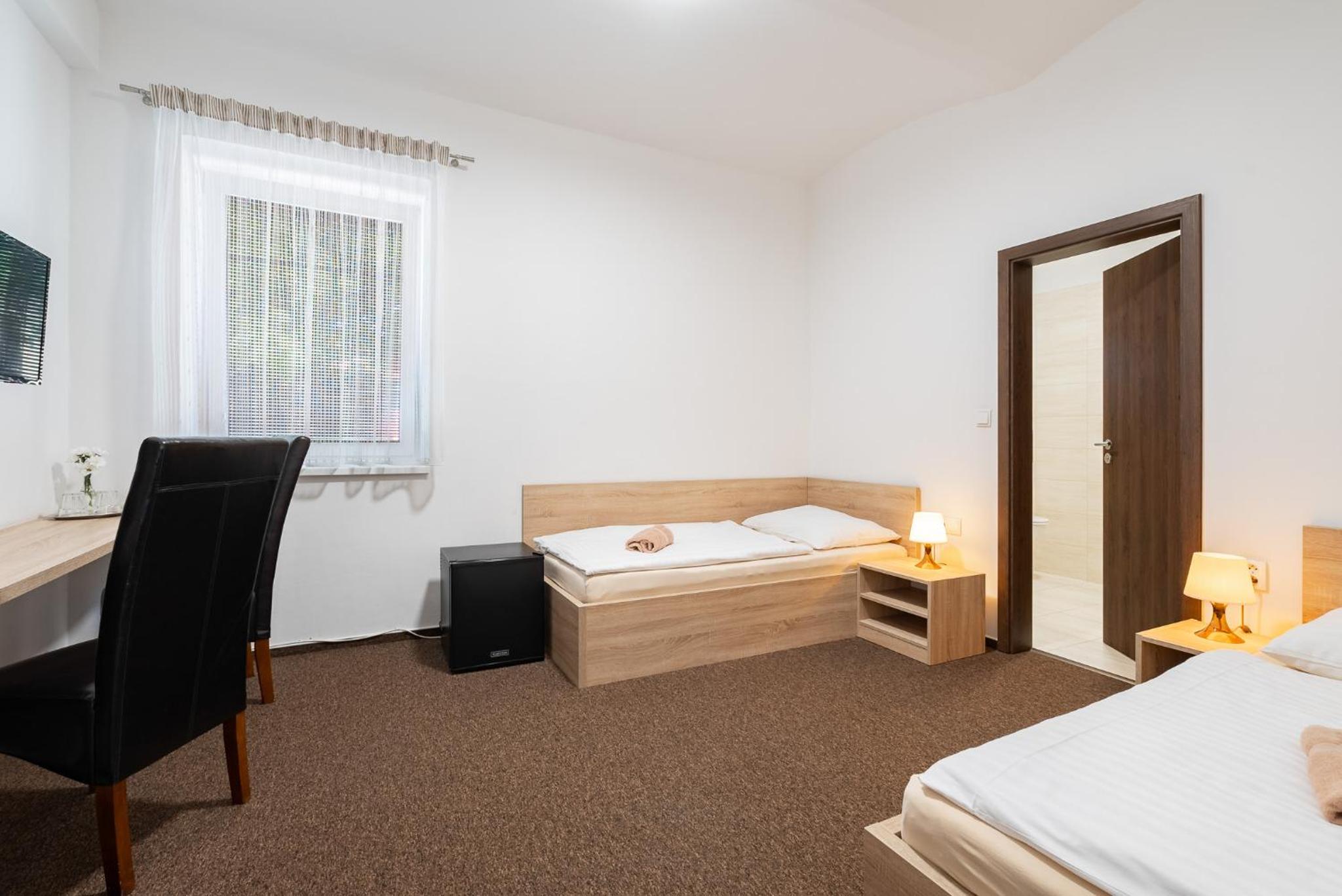 Twin Room with Bathroom photo 2