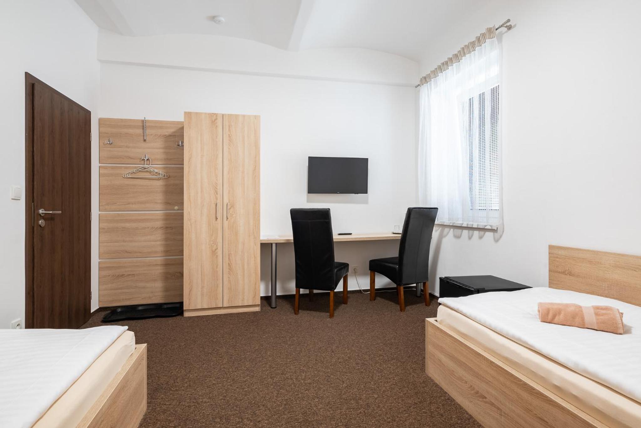 Twin Room with Bathroom photo 3