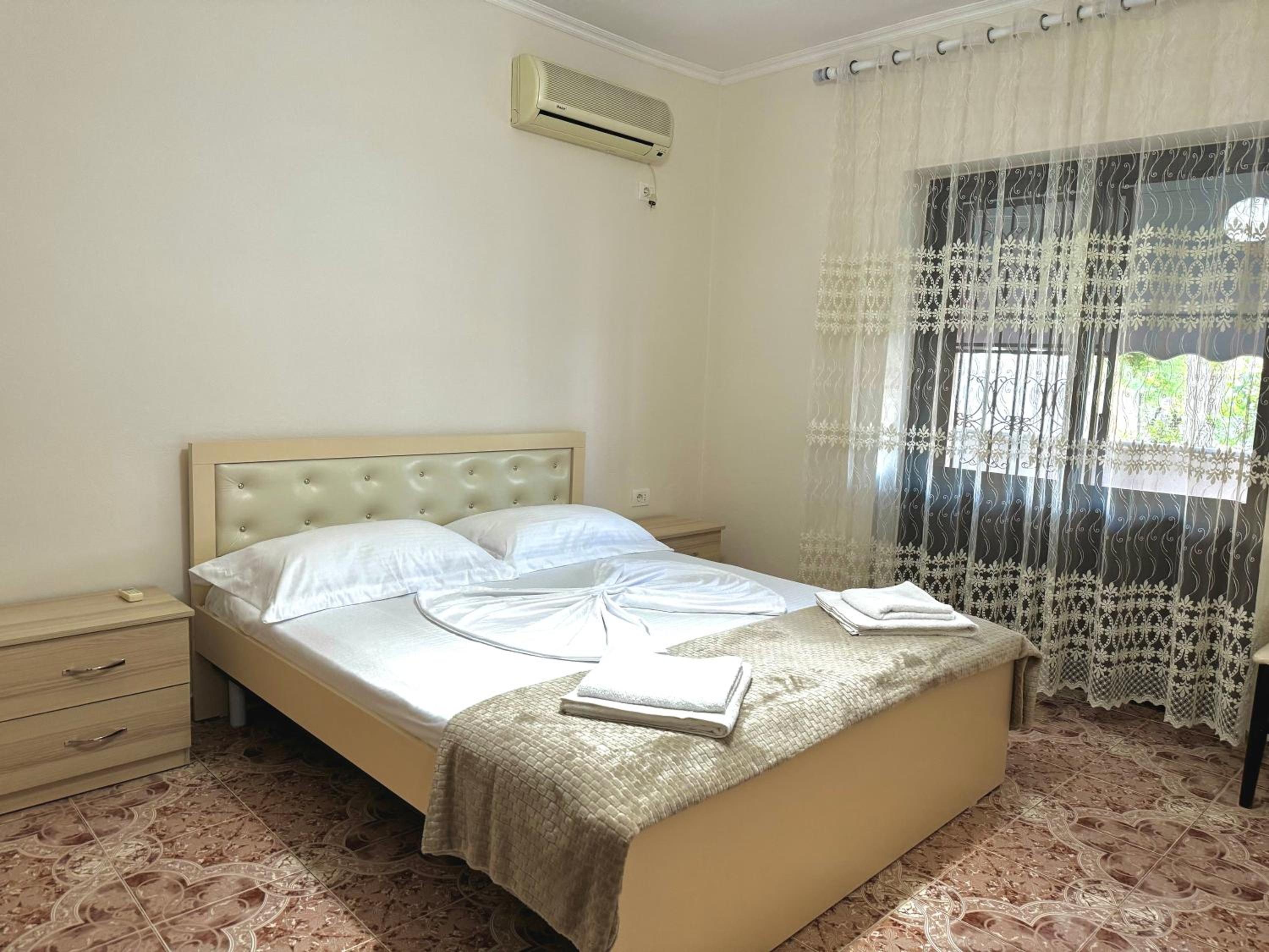 Two-Bedroom Apartment with Mountain View photo 2