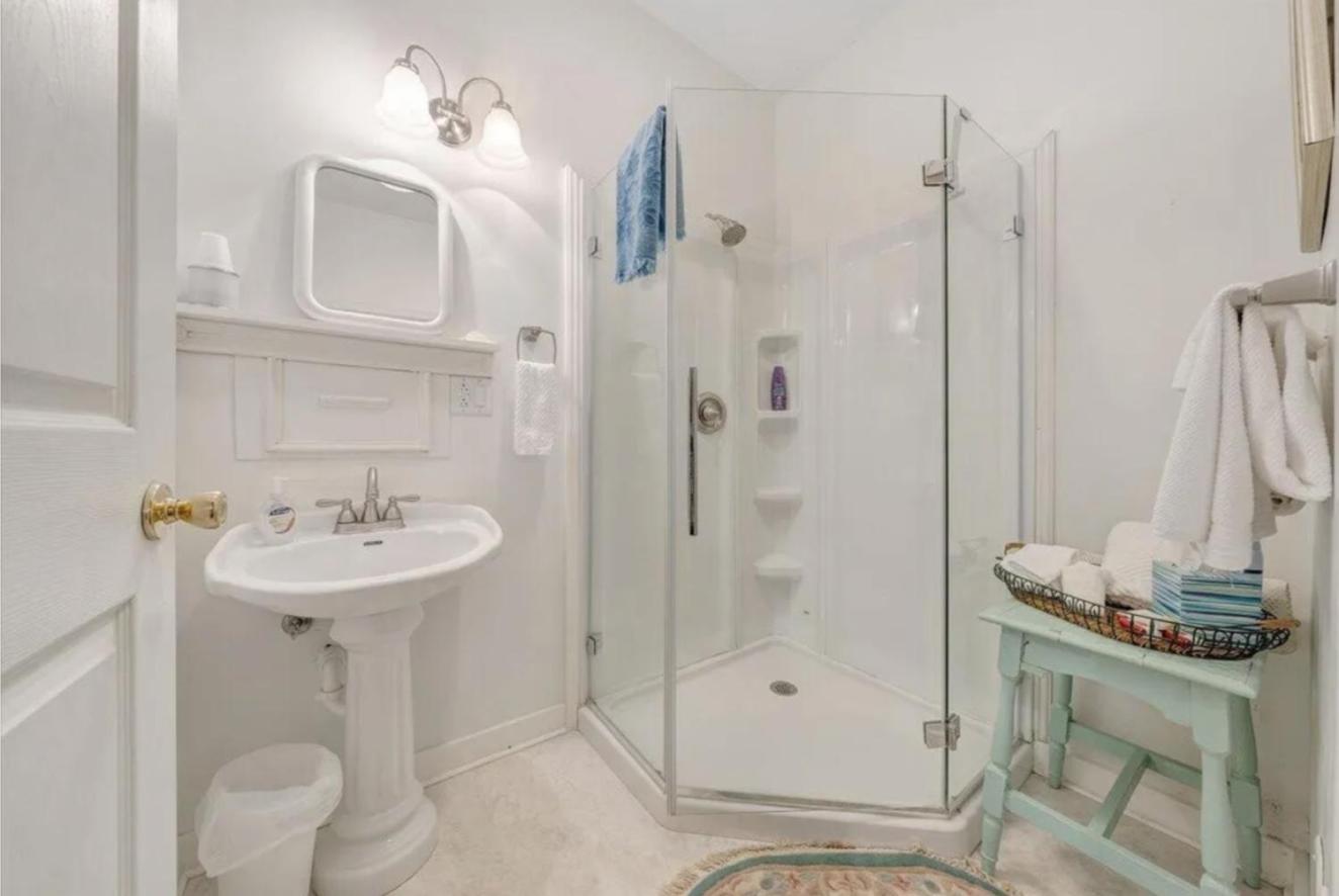 Double Room With Private Bathroom photo 3