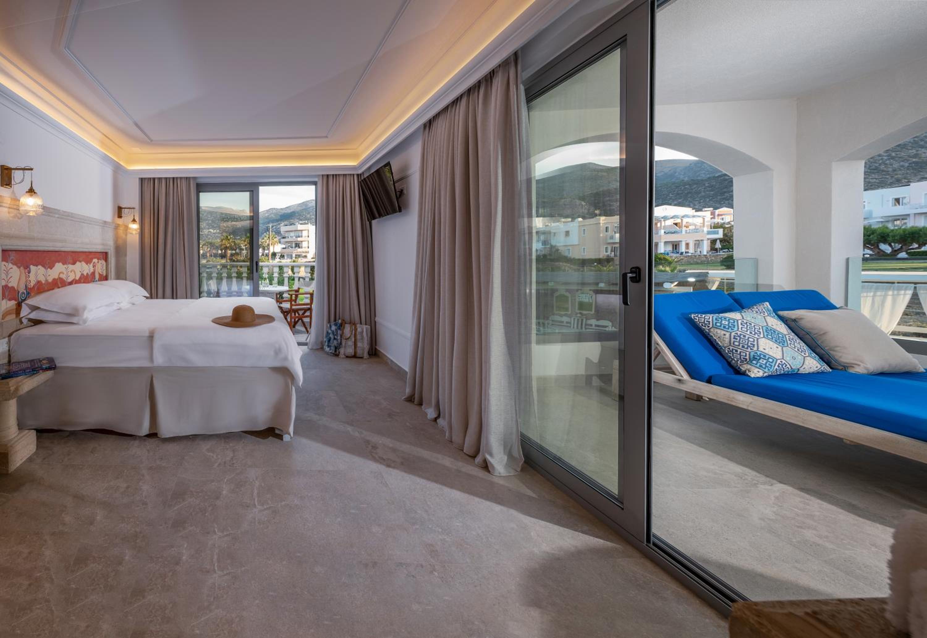 Deluxe Studio with Side Sea View