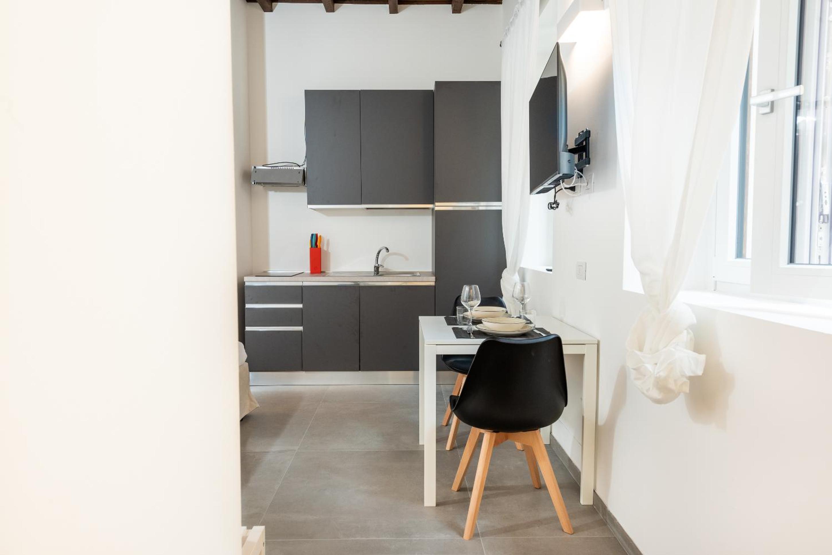 Studio Apartment with One Double Bed photo 3