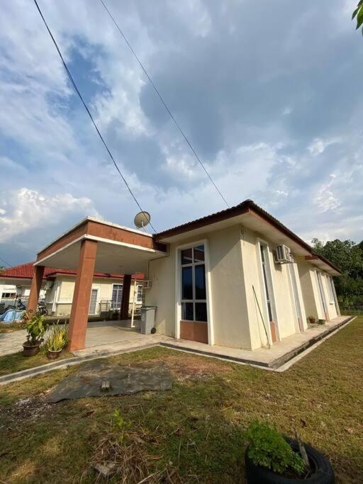 Three-Bedroom House photo 1