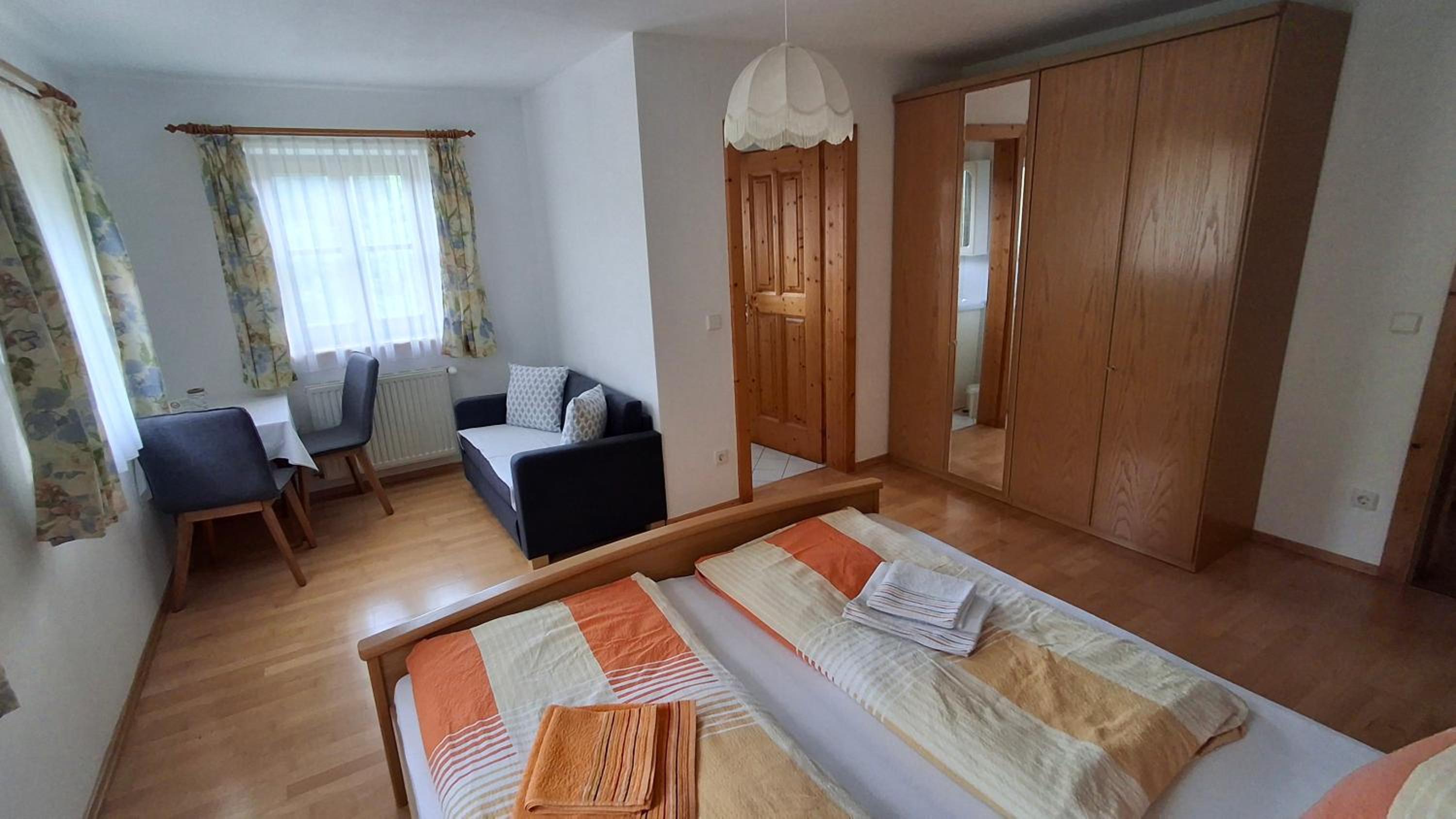 One-Bedroom Apartment with Balcony and Mountain View   photo 1